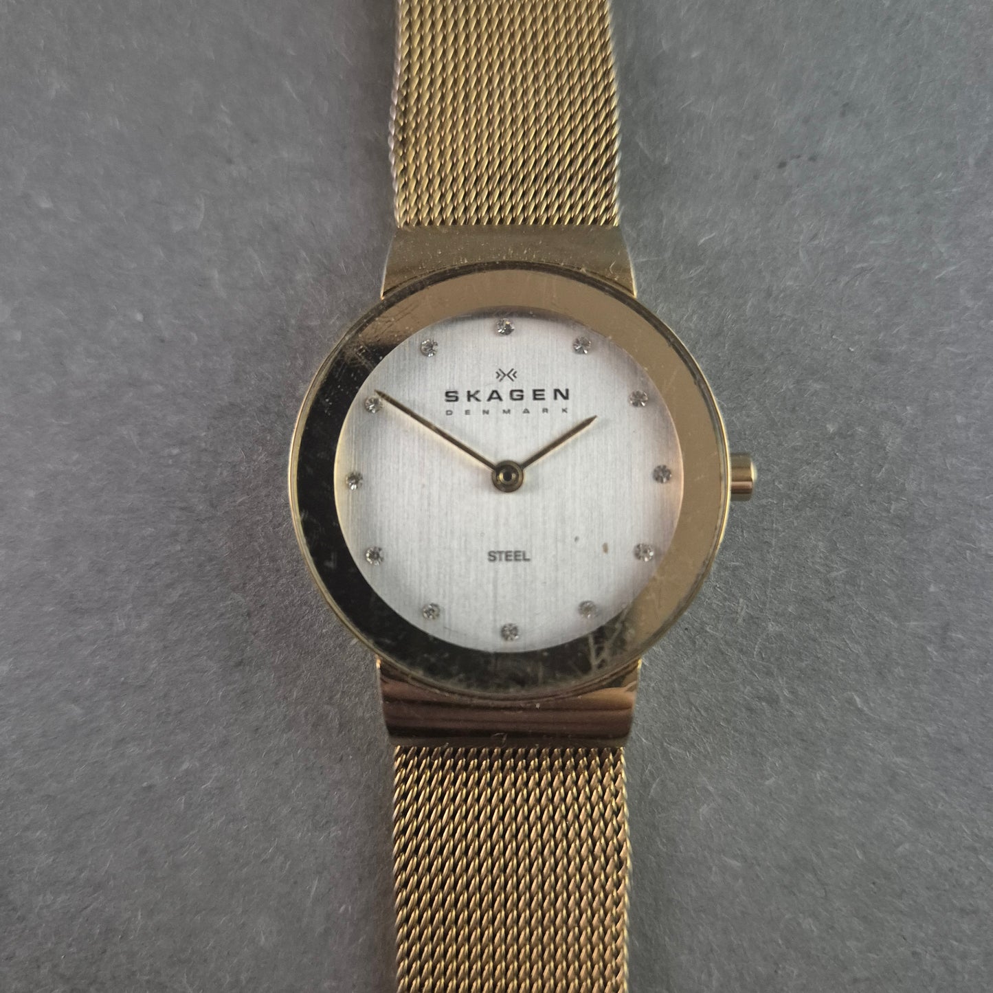 Elegante Skagen Damenarmbanduhr – Goldenes Mesh-Design aus Edelstahl