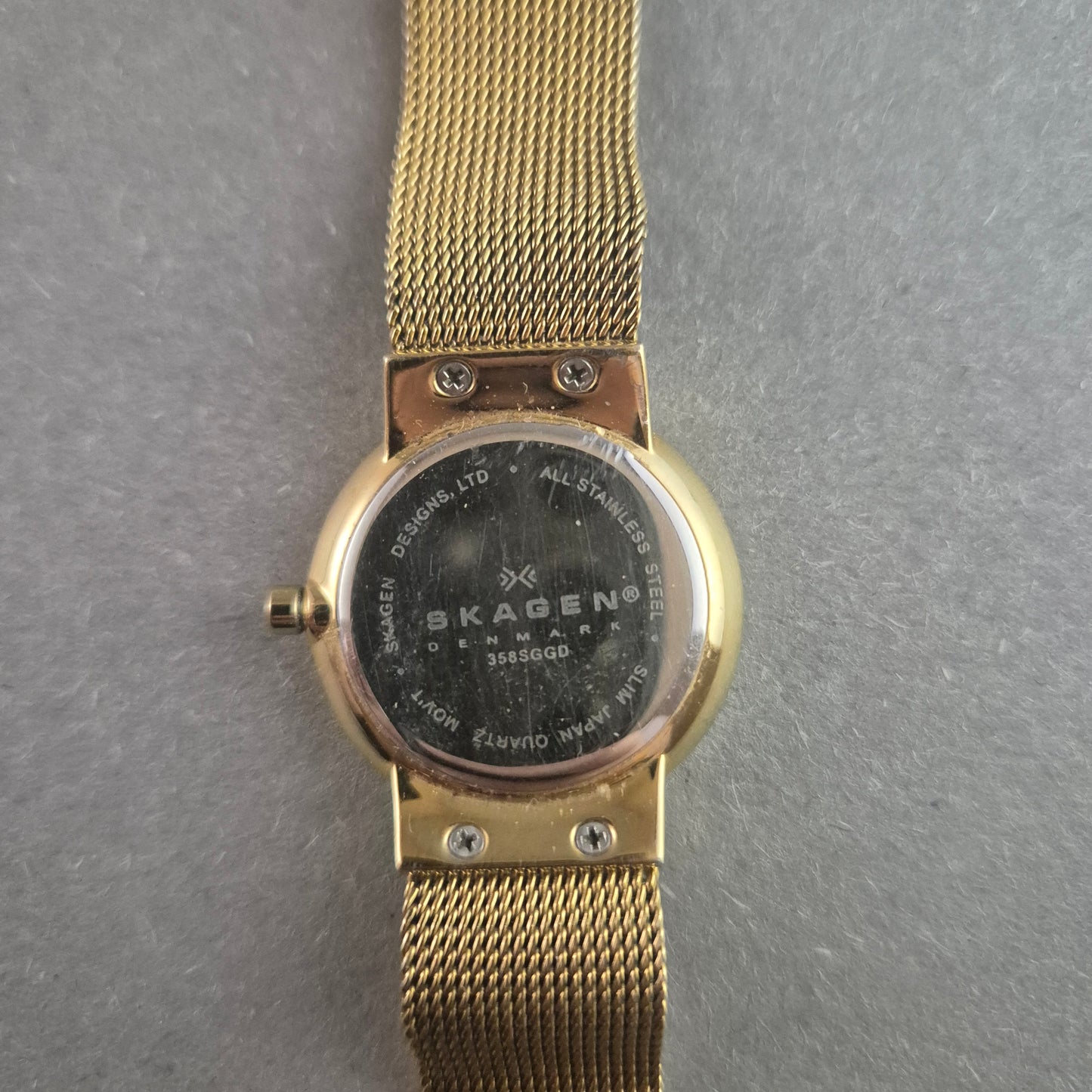 Elegante Skagen Damenarmbanduhr – Goldenes Mesh-Design aus Edelstahl