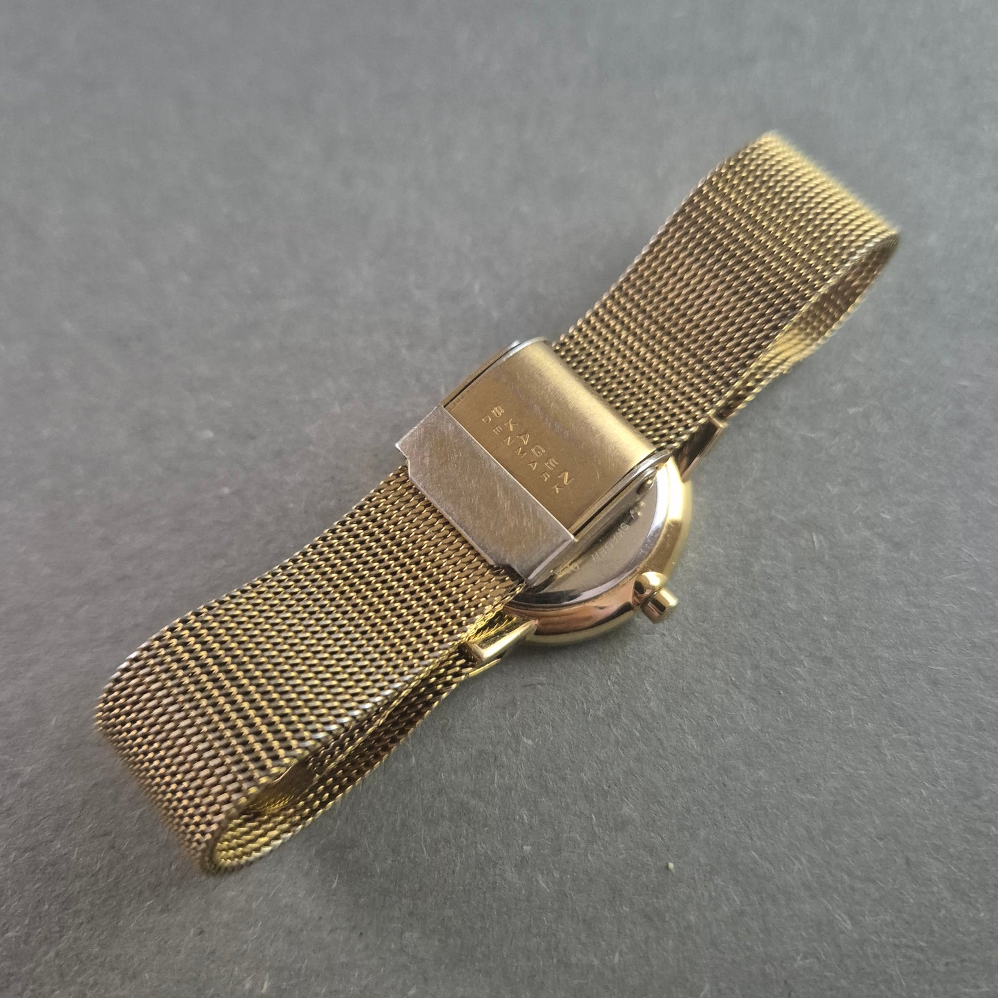 Elegante Skagen Damenarmbanduhr – Goldenes Mesh-Design aus Edelstahl