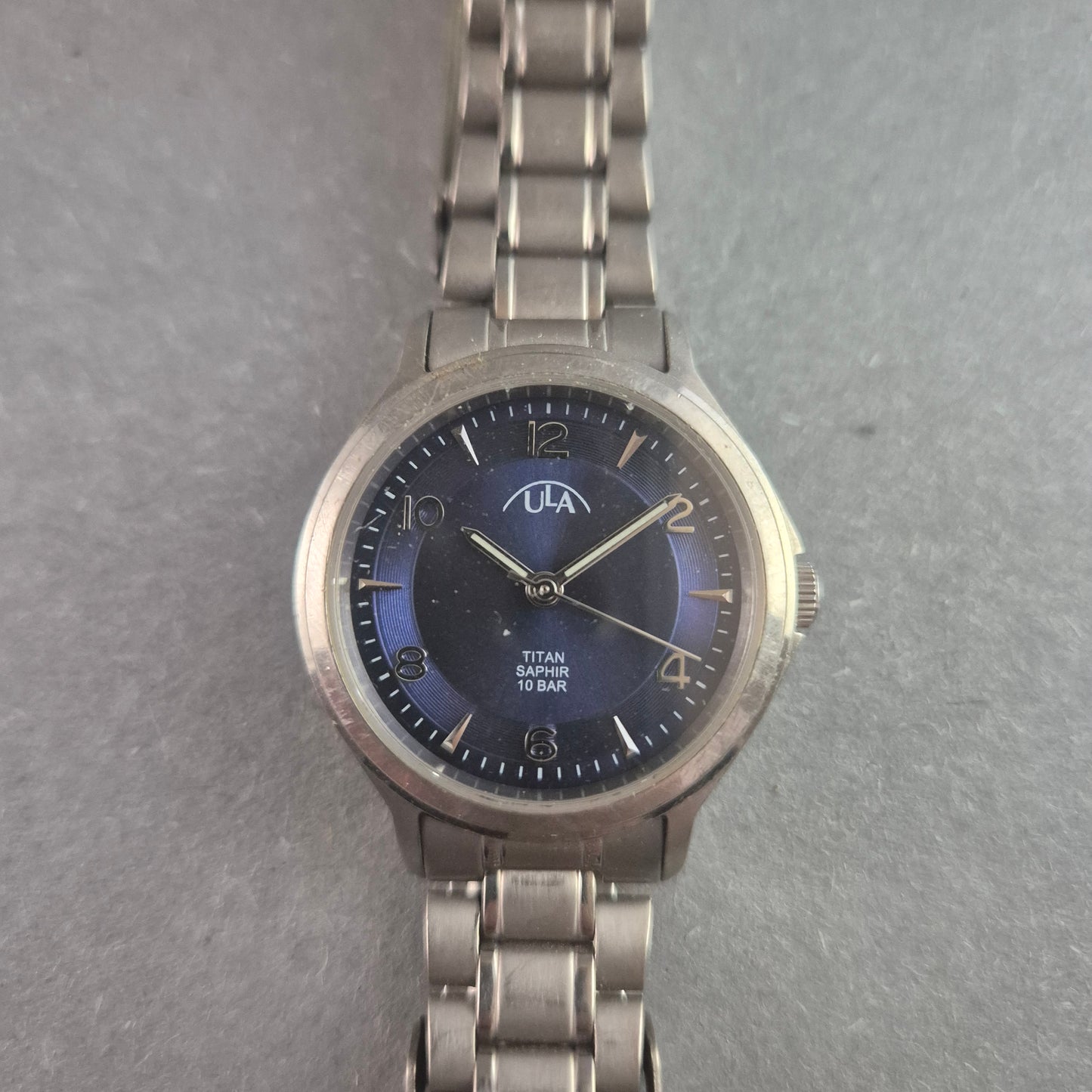 Elegante ULA Titan Herrenarmbanduhr – Robustes Design mit Saphirglas