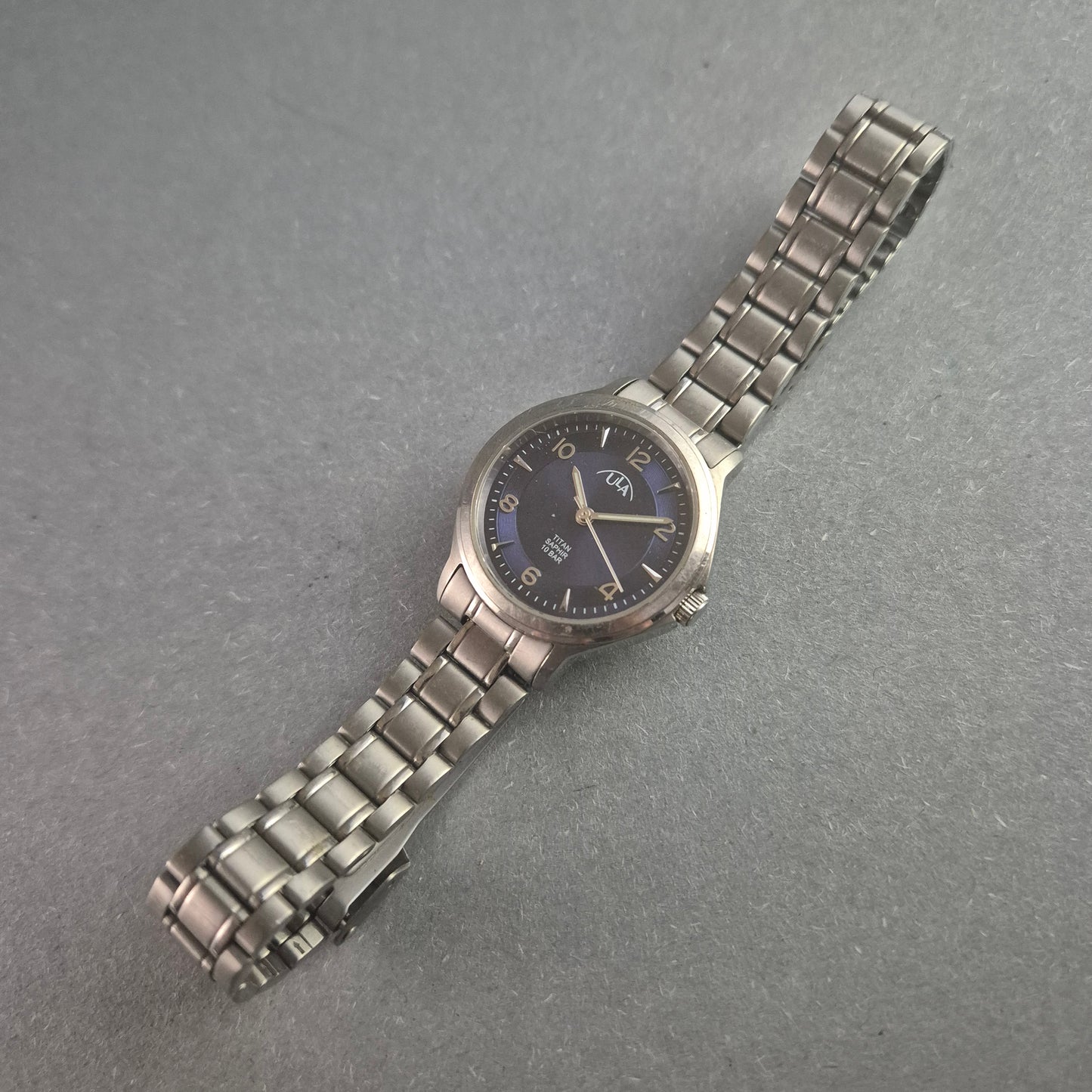 Elegante ULA Titan Herrenarmbanduhr – Robustes Design mit Saphirglas