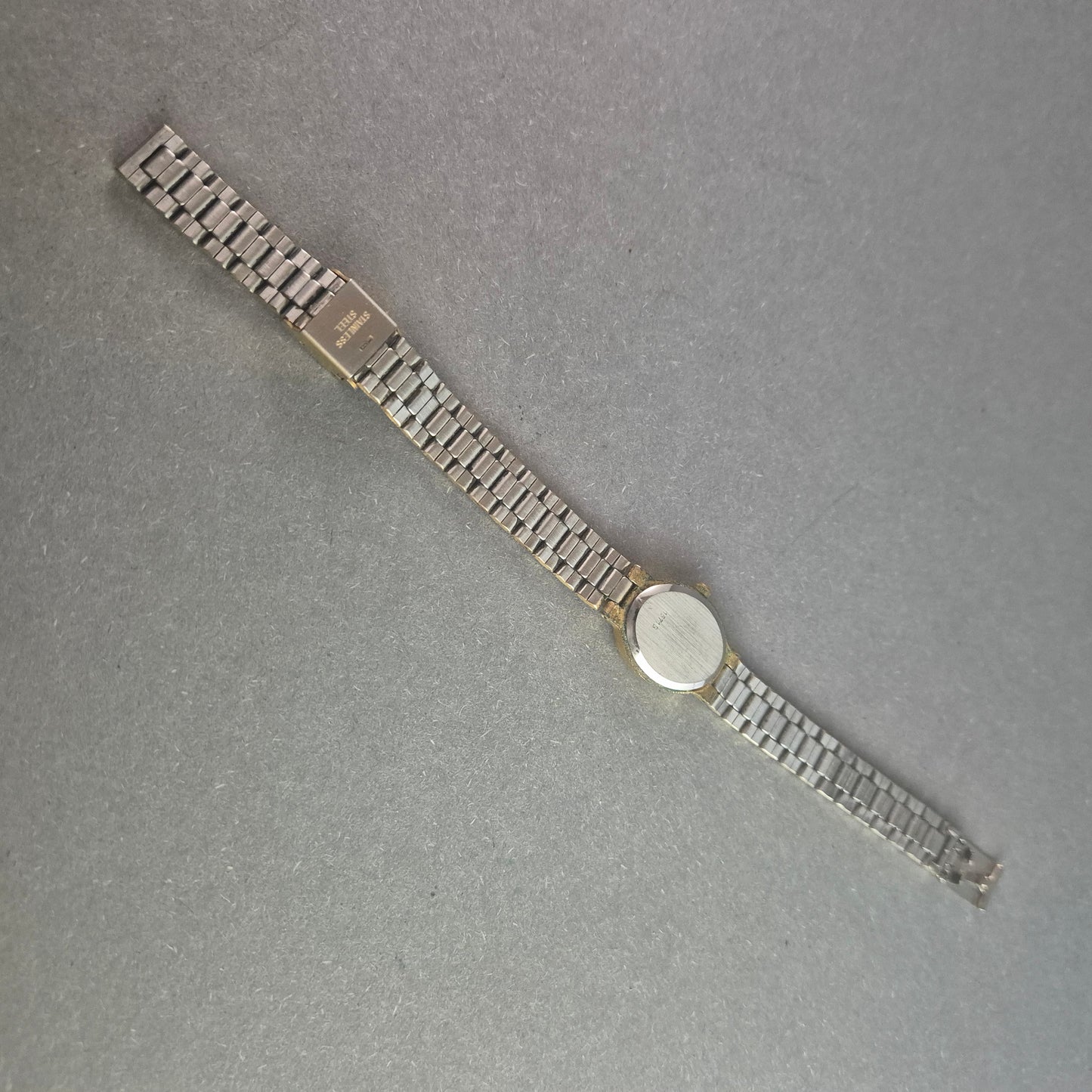 Elegante DuoQuartz Damenarmbanduhr – Klassisches Design mit Römischen Ziffern