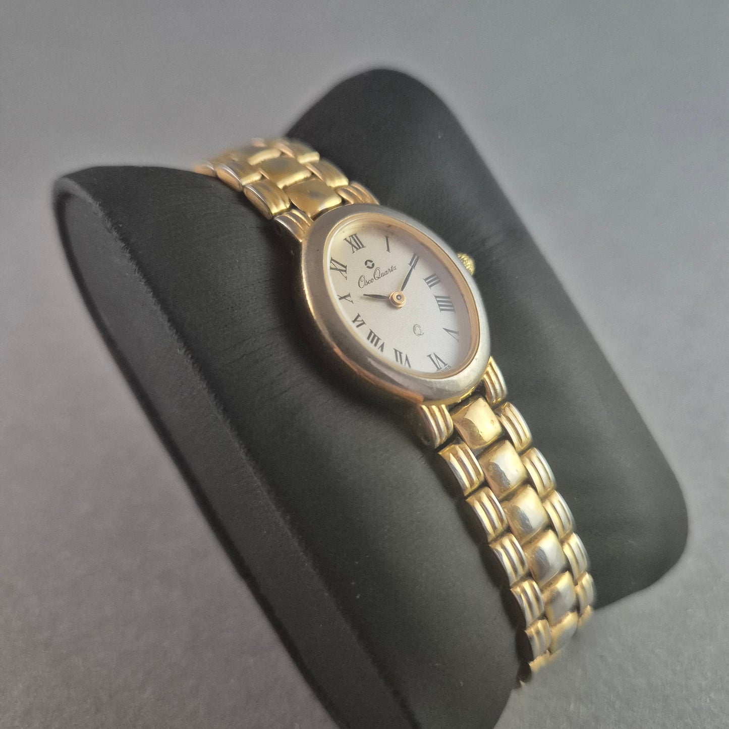 Elegante DuoQuartz Damenarmbanduhr – Klassisches Design mit Römischen Ziffern