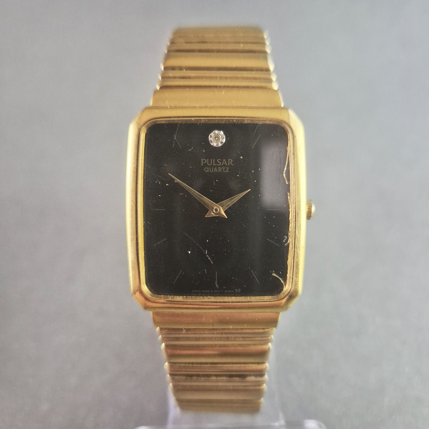 Elegante Pulsar Herrenarmbanduhr – Zeitloses Design in Goldoptik