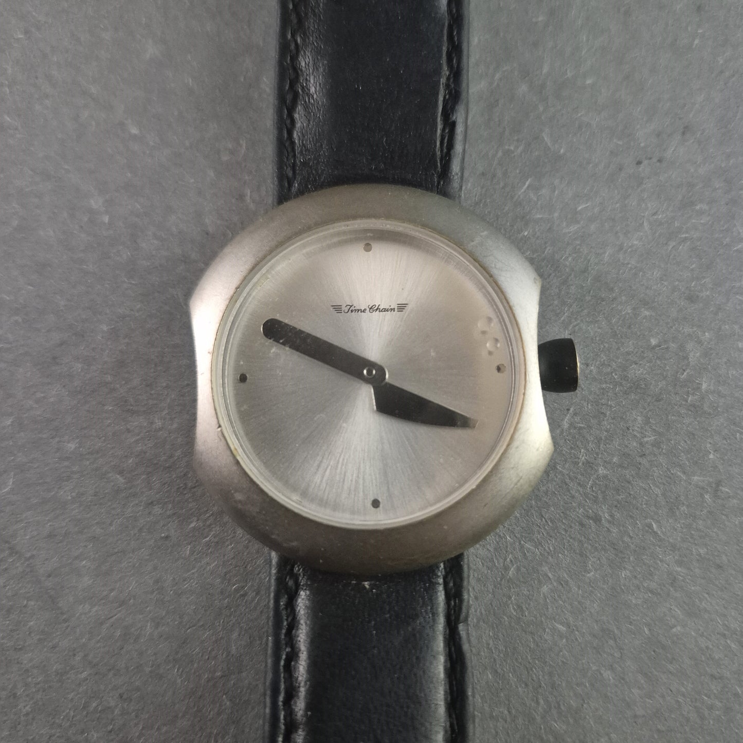 Minimalistische Time Charm Armbanduhr – Elegantes Design für Stilbewusste