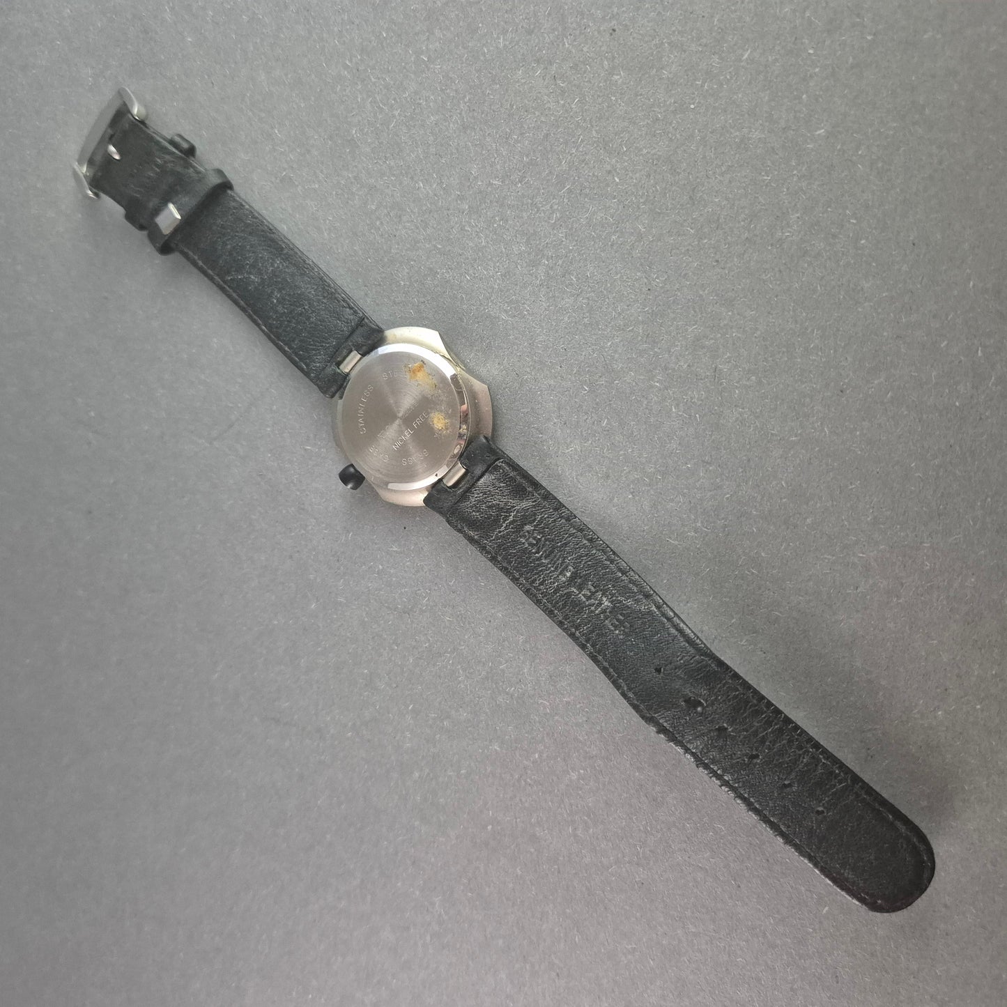 Minimalistische Time Charm Armbanduhr – Elegantes Design für Stilbewusste