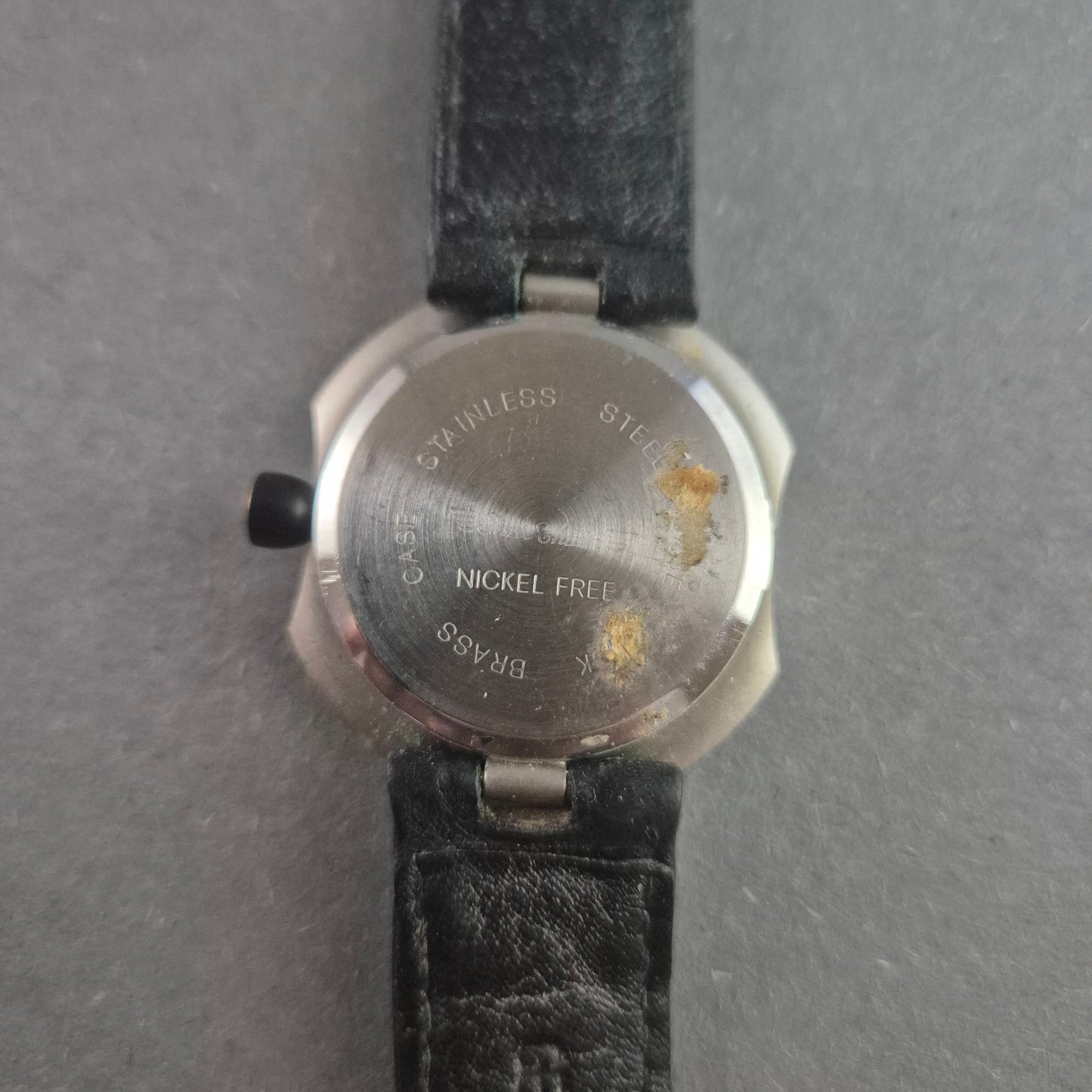 Minimalistische Time Charm Armbanduhr – Elegantes Design für Stilbewusste