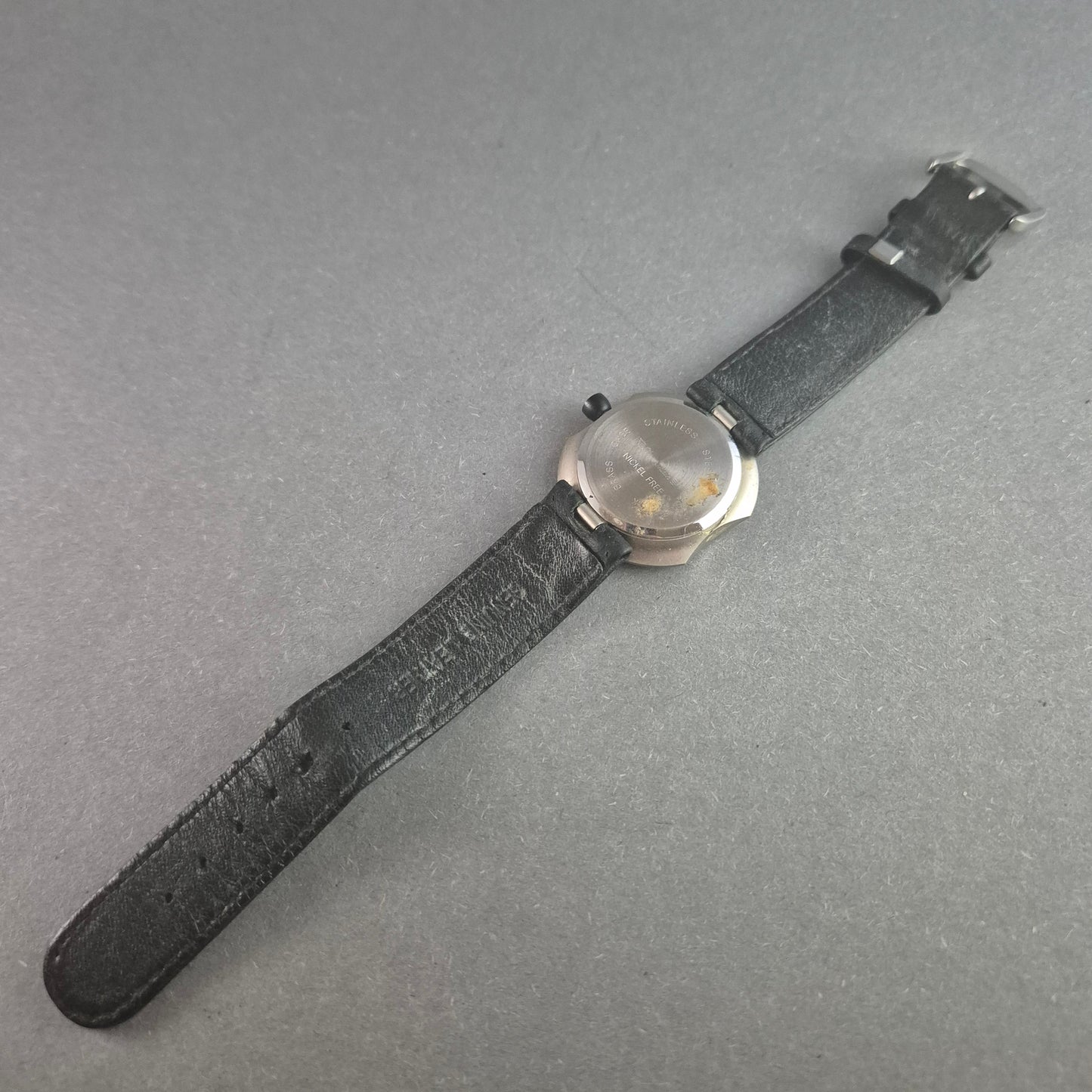 Minimalistische Time Charm Armbanduhr – Elegantes Design für Stilbewusste