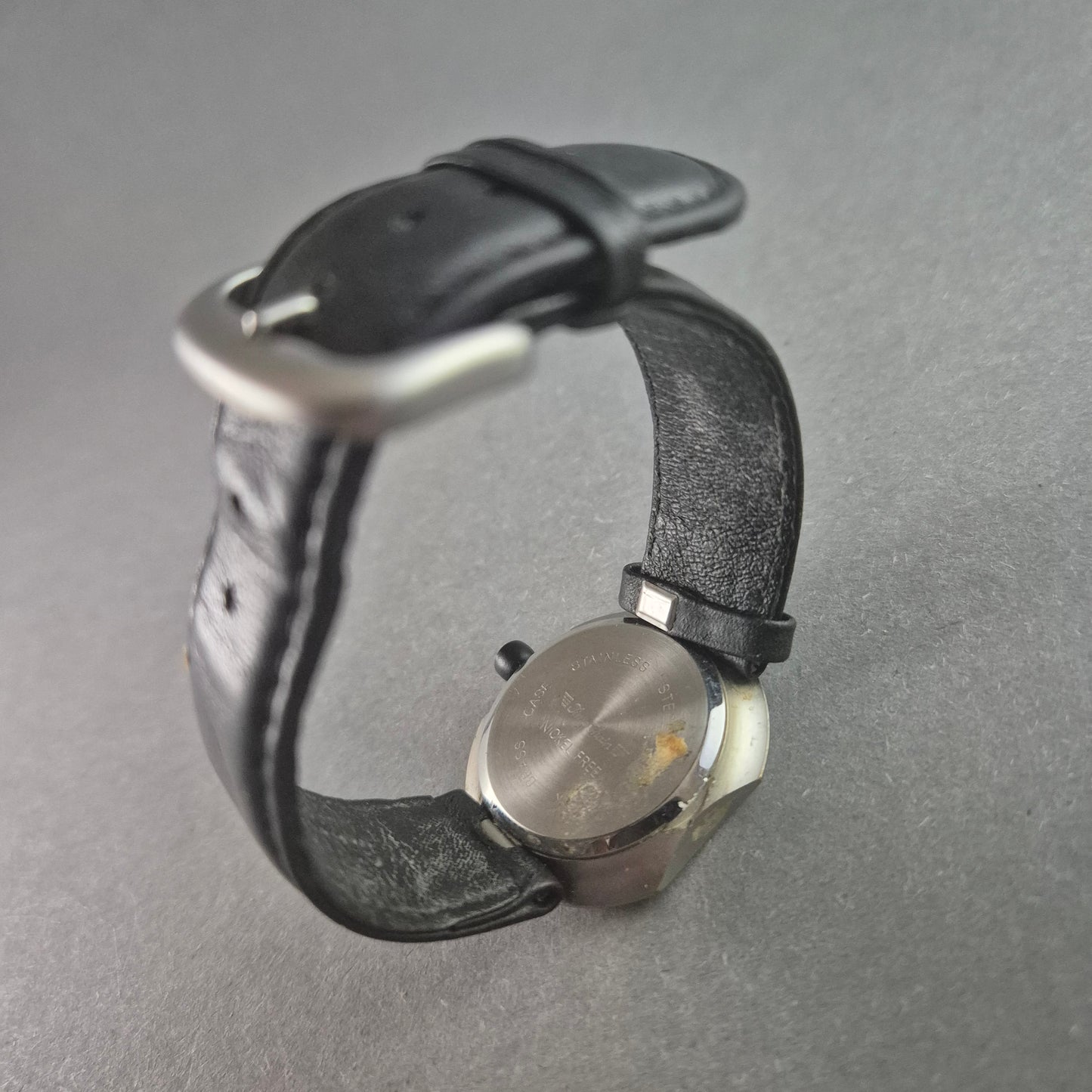 Minimalistische Time Charm Armbanduhr – Elegantes Design für Stilbewusste