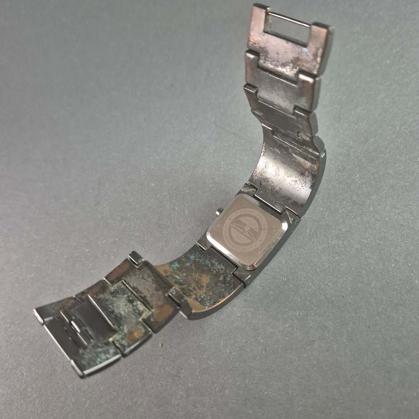 Elegante Pulsar Damenarmbanduhr – Zeitloses Design mit Goldakzenten