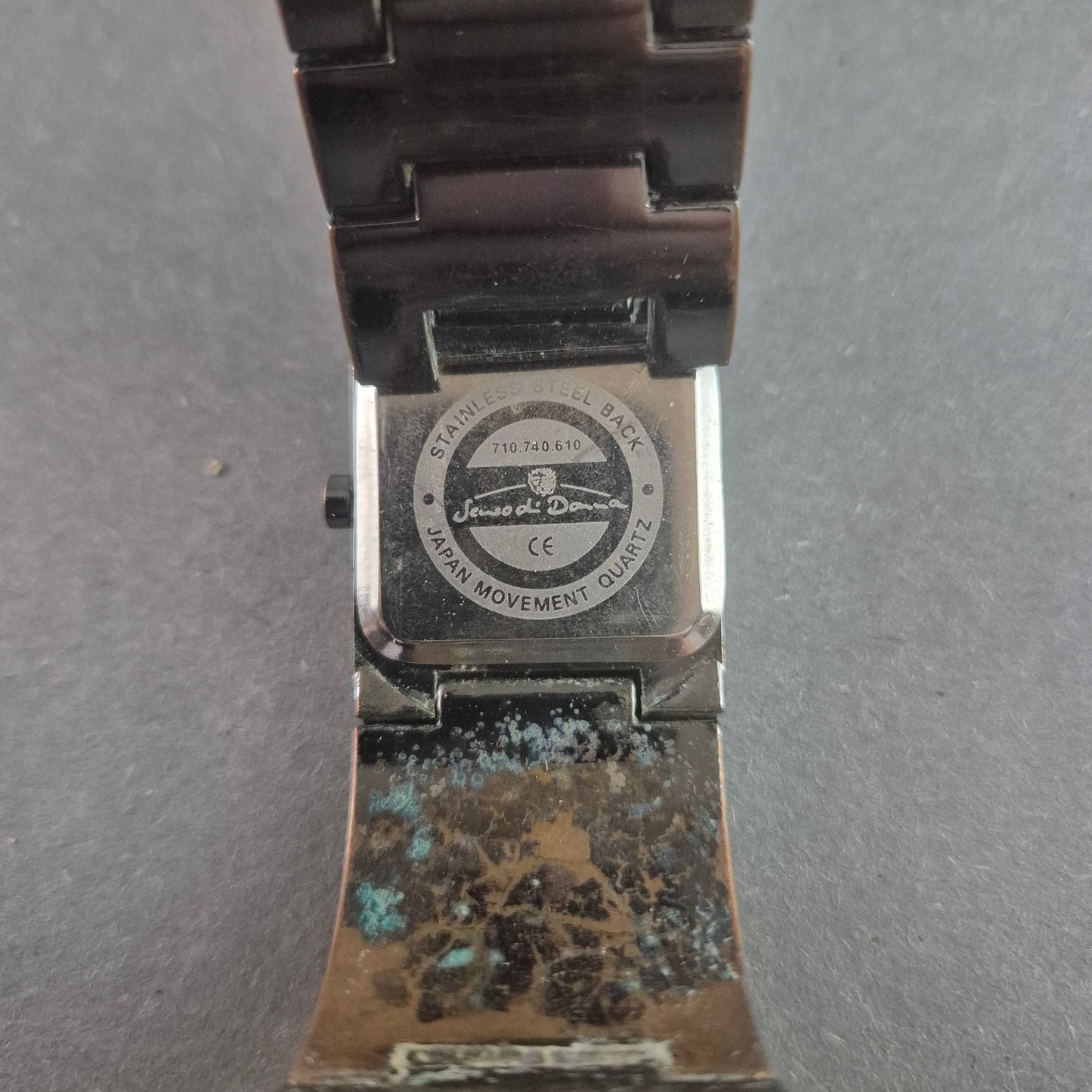 Elegante Pulsar Damenarmbanduhr – Zeitloses Design mit Goldakzenten