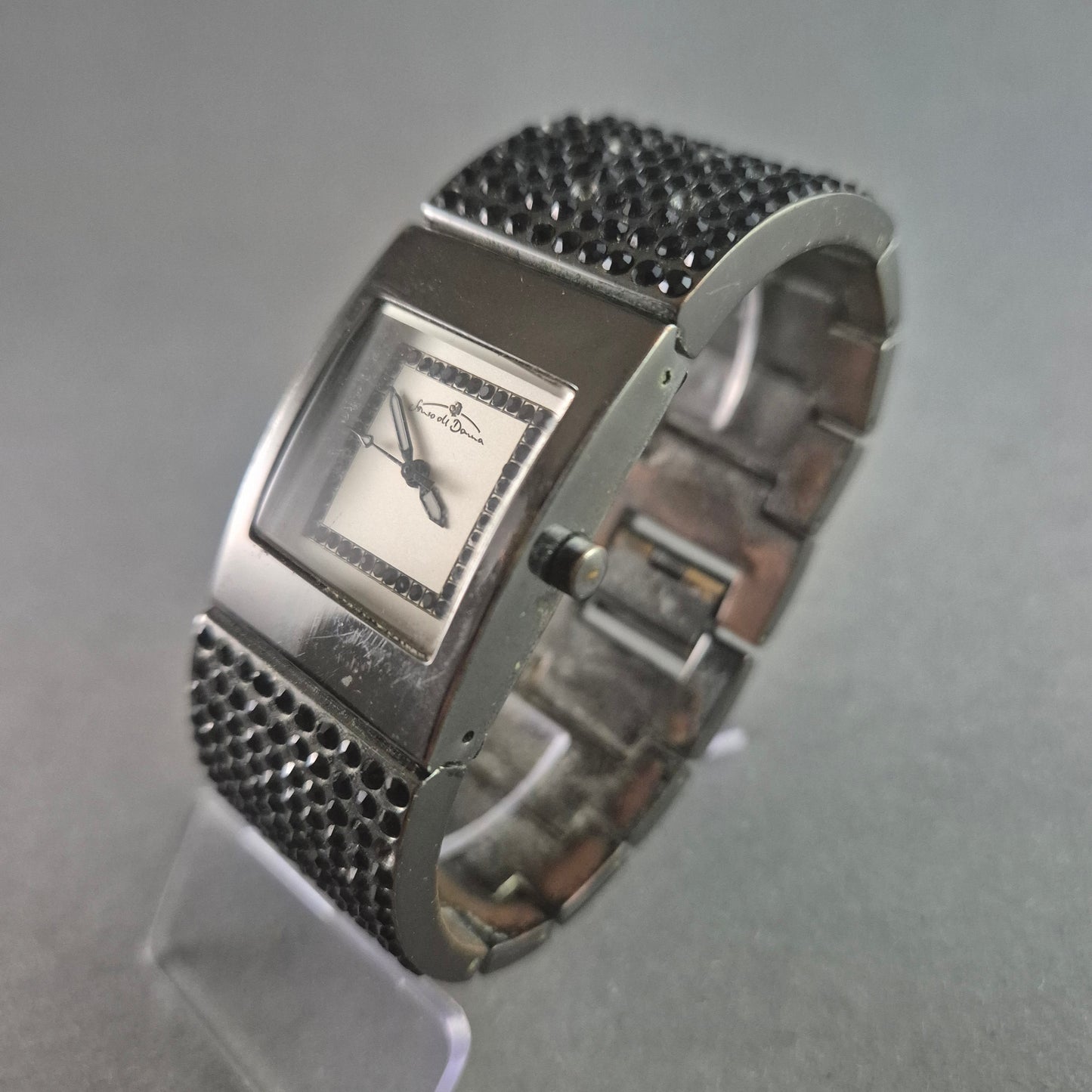 Elegante Pulsar Damenarmbanduhr – Zeitloses Design mit Goldakzenten