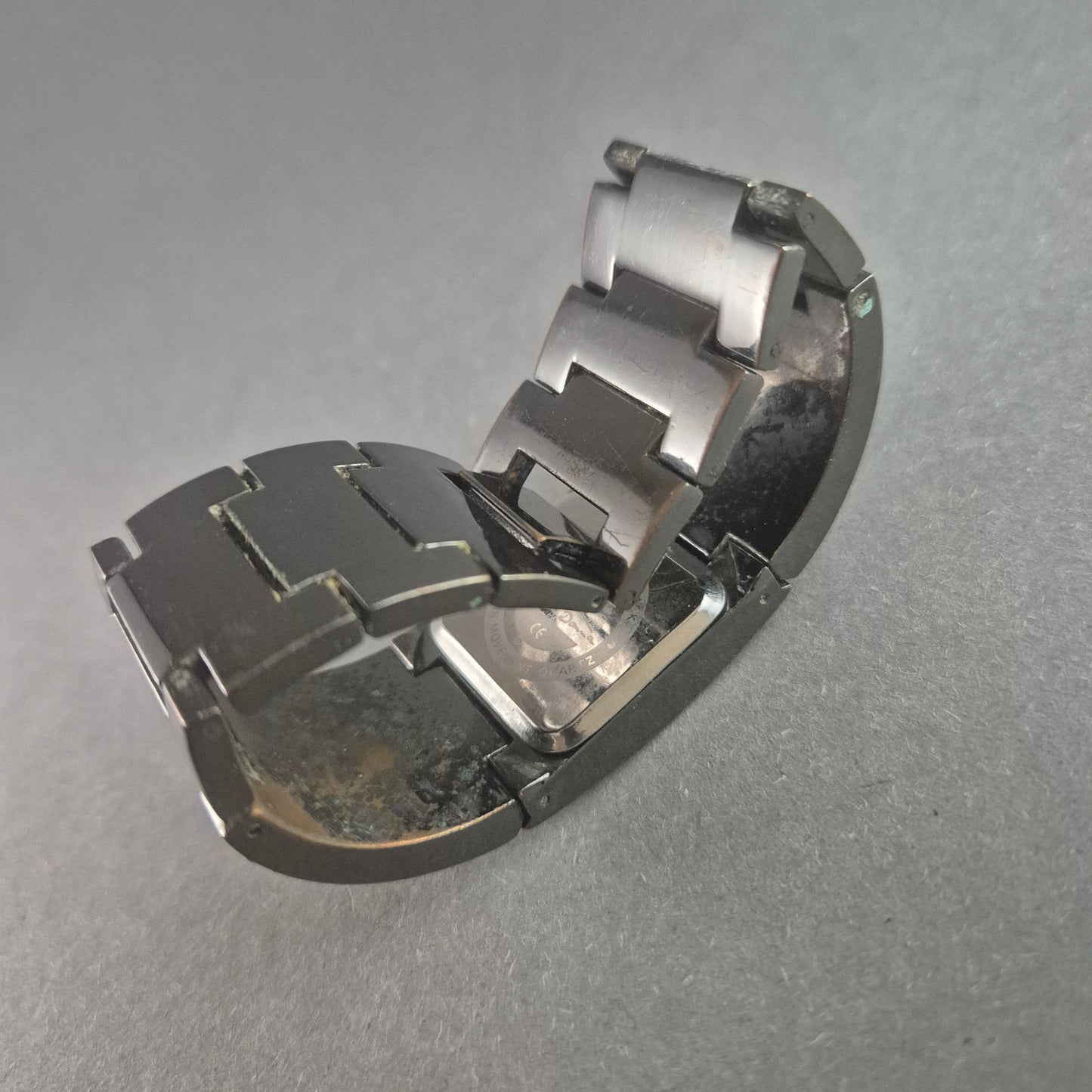 Elegante Pulsar Damenarmbanduhr – Zeitloses Design mit Goldakzenten