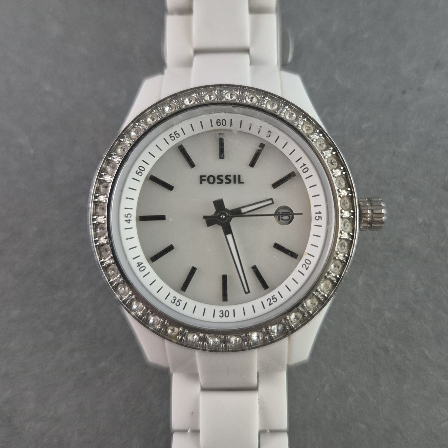 Elegante Fossil Damenarmbanduhr – Zeitloses Design in Weiß und Silber