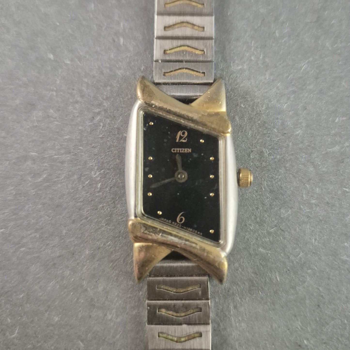 Elegante Citizen Damenarmbanduhr – Vintage-Design mit Gold-Akzenten