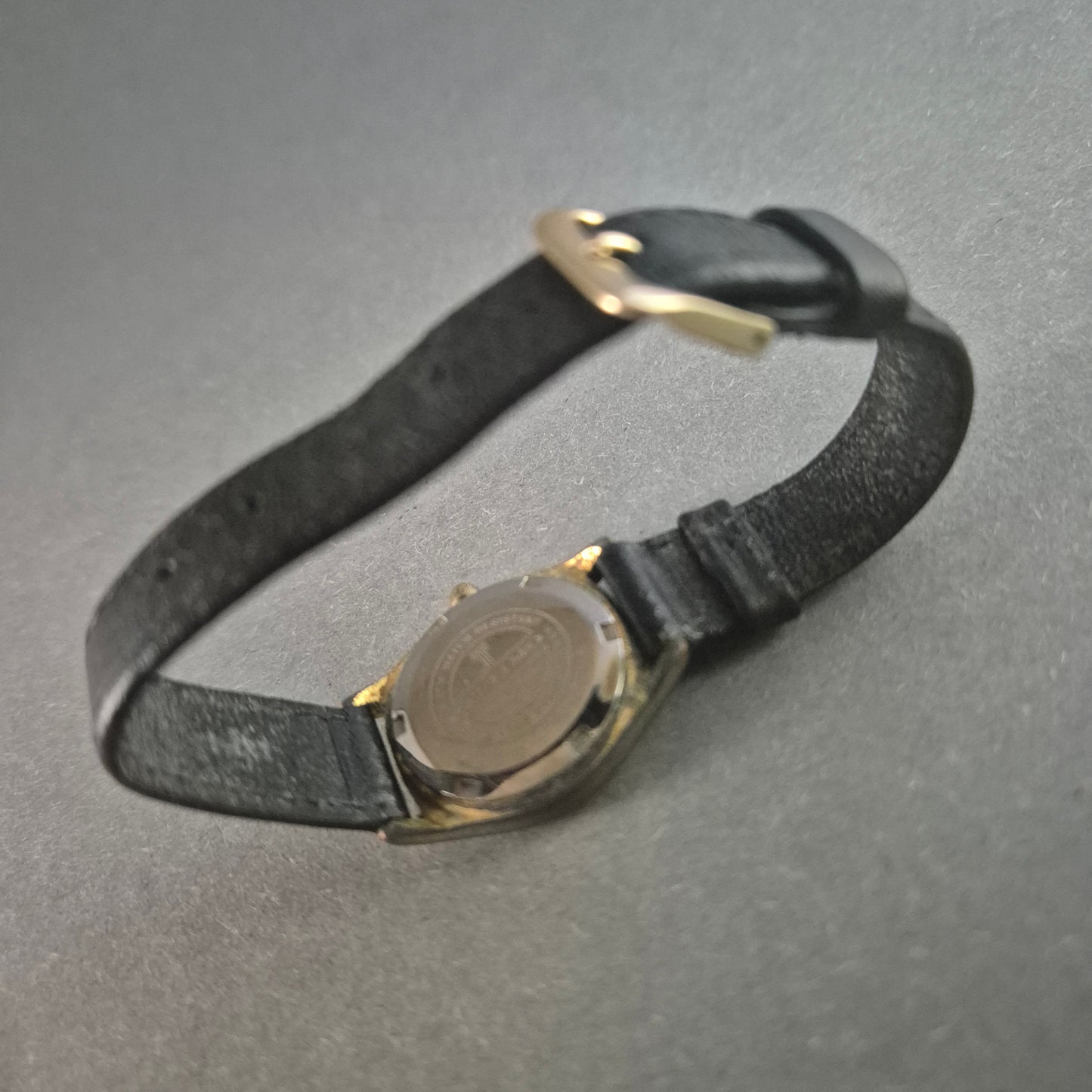 Klassische Ottimo Armbanduhr – Zeitloses Design mit Lederarmband