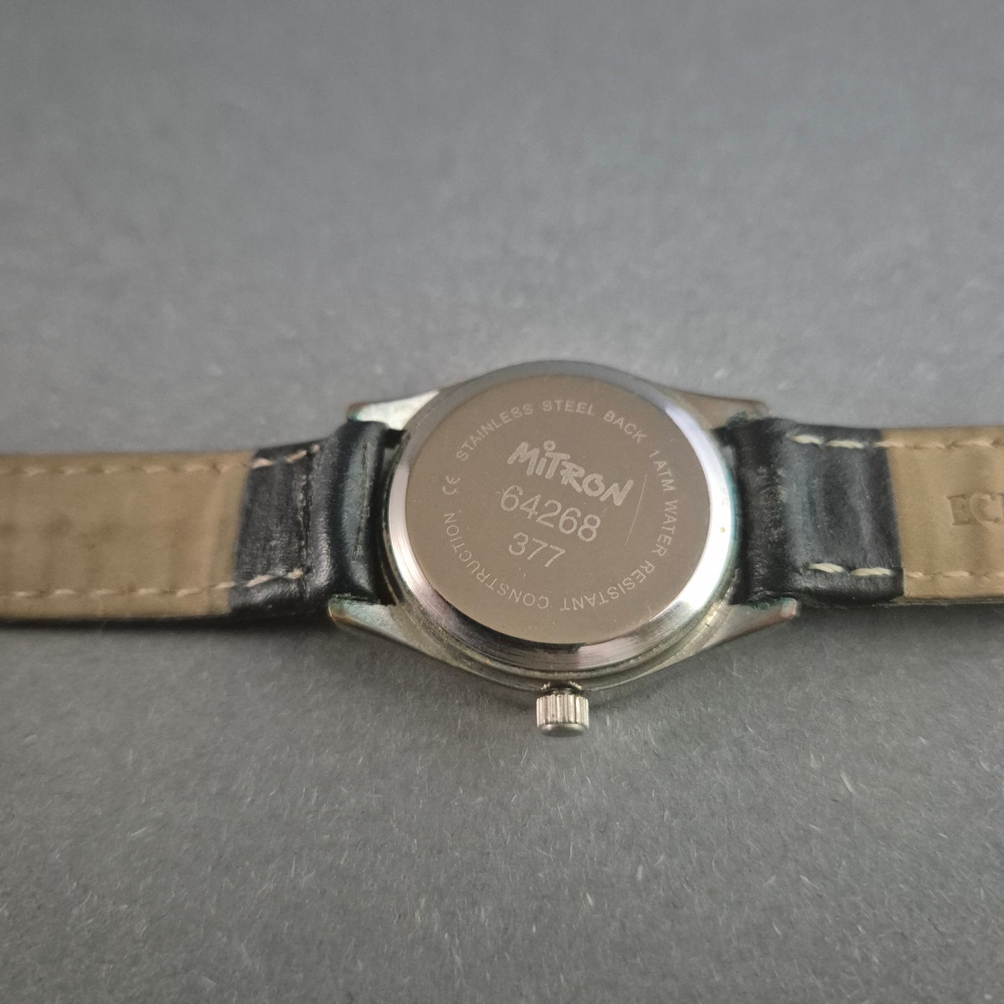 Klassische Mitron Armbanduhr – Elegantes Design mit römischen Ziffern