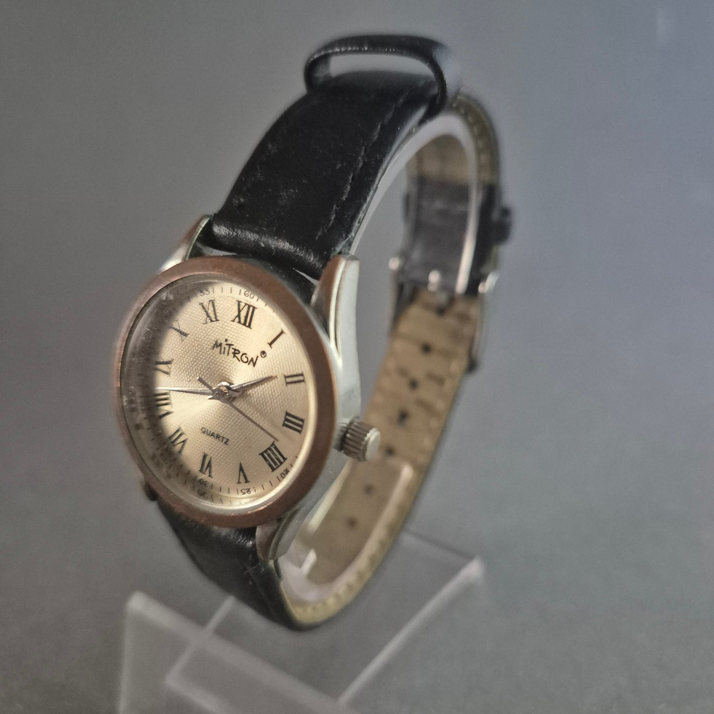 Klassische Mitron Armbanduhr – Elegantes Design mit römischen Ziffern