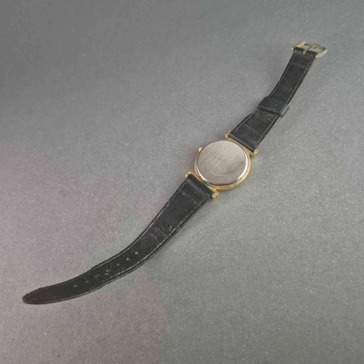 Elegante ADEC Herrenarmbanduhr – Klassisches Design mit Goldakzenten