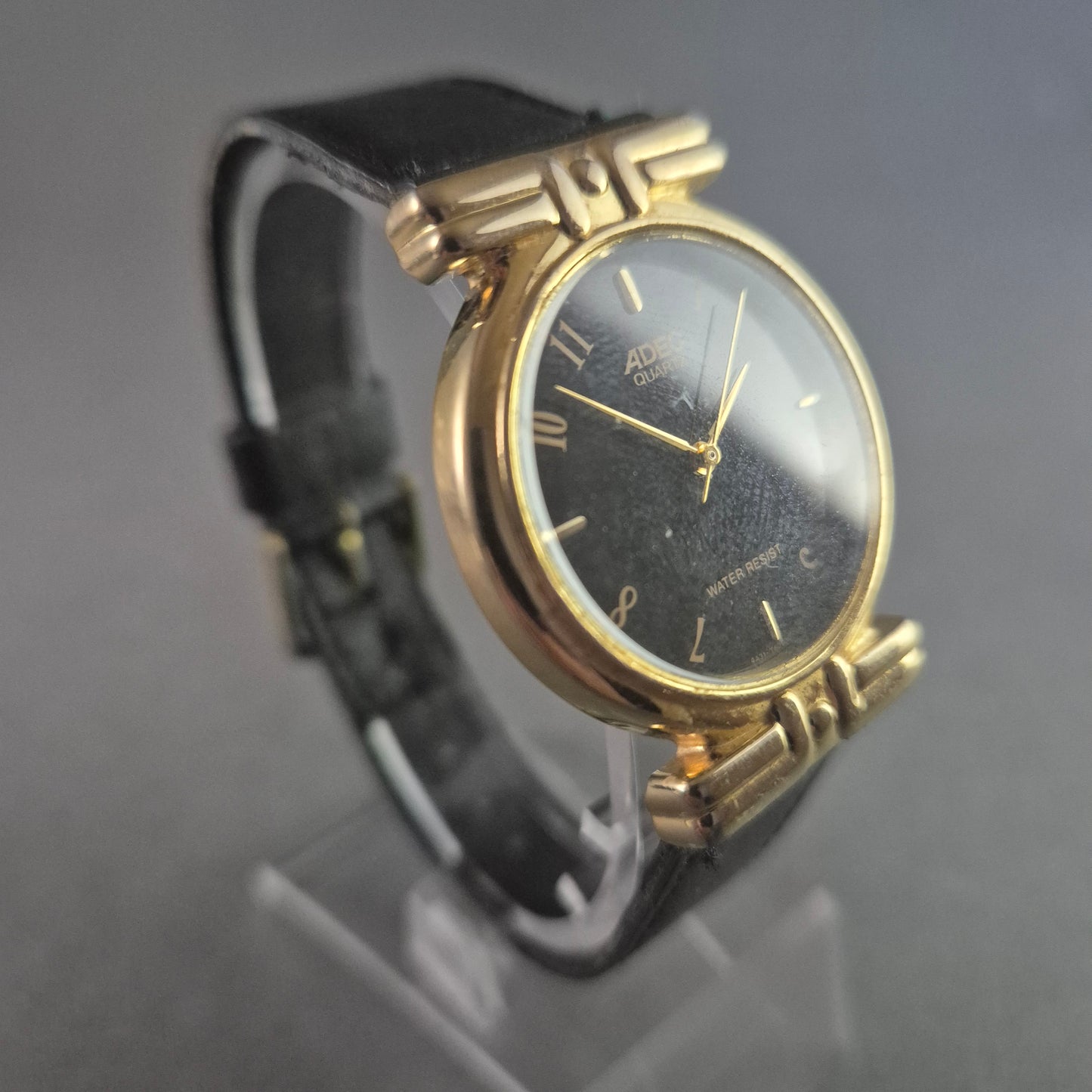 Elegante ADEC Herrenarmbanduhr – Klassisches Design mit Goldakzenten