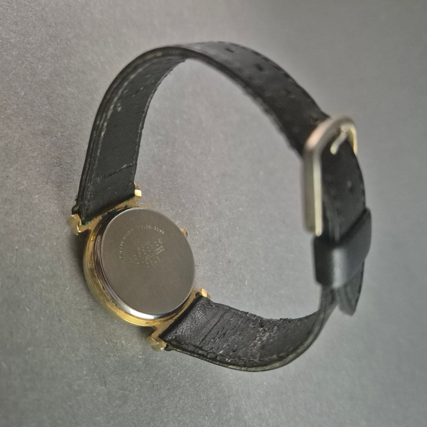 Elegante ADEC Herrenarmbanduhr – Klassisches Design mit Goldakzenten