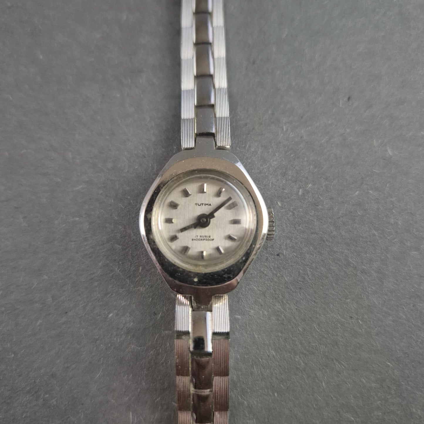 Vintage Tutima Damenarmbanduhr – Zeitloses Design mit 17 Rubinen