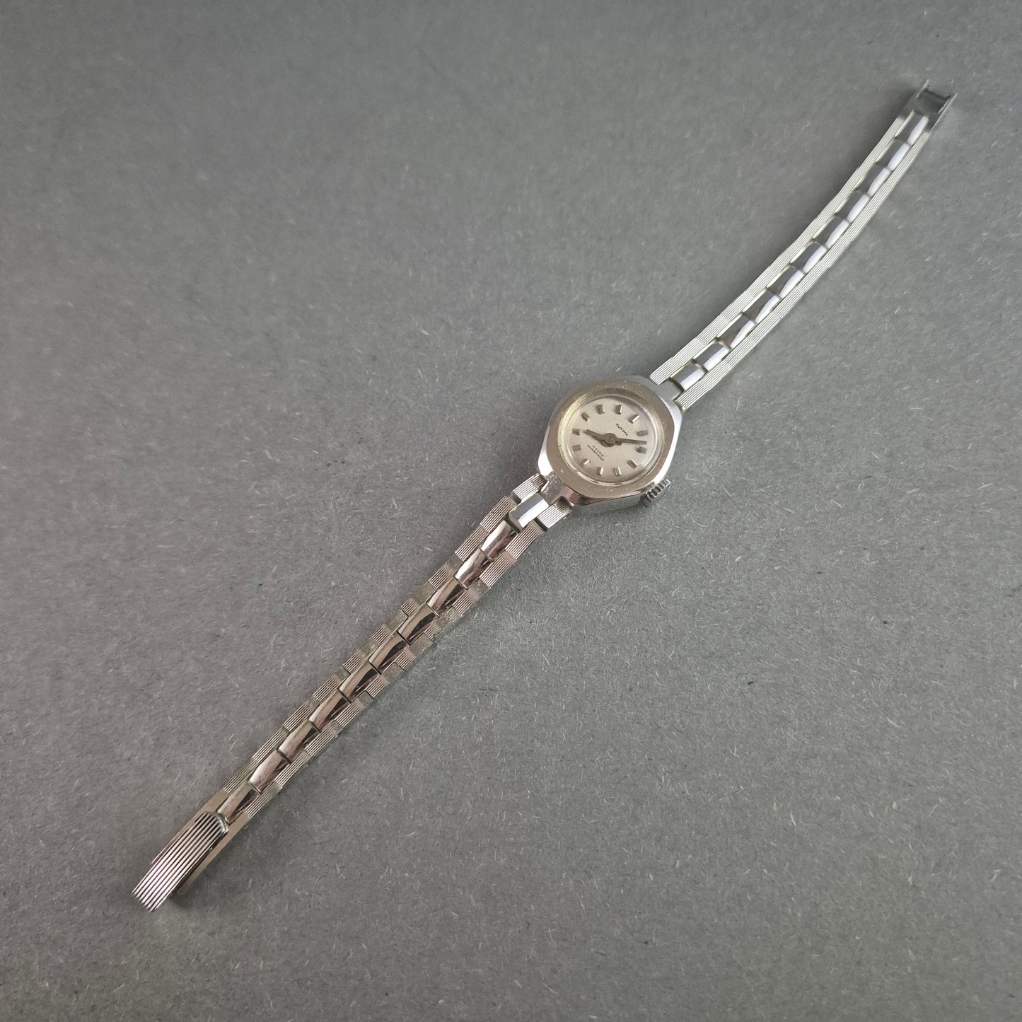 Vintage Tutima Damenarmbanduhr – Zeitloses Design mit 17 Rubinen