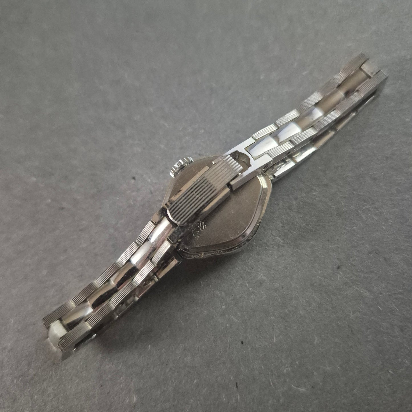 Vintage Tutima Damenarmbanduhr – Zeitloses Design mit 17 Rubinen