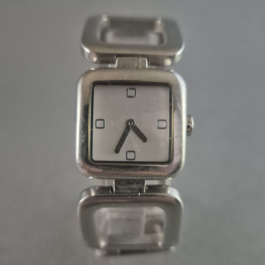 Stilvolle TCM Damenarmbanduhr aus Edelstahl mit Zifferblatt