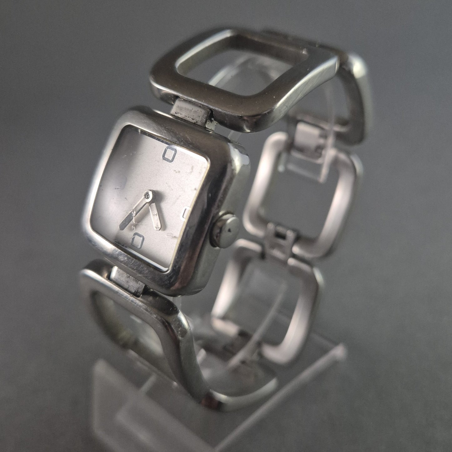 Stilvolle TCM Damenarmbanduhr aus Edelstahl mit Zifferblatt