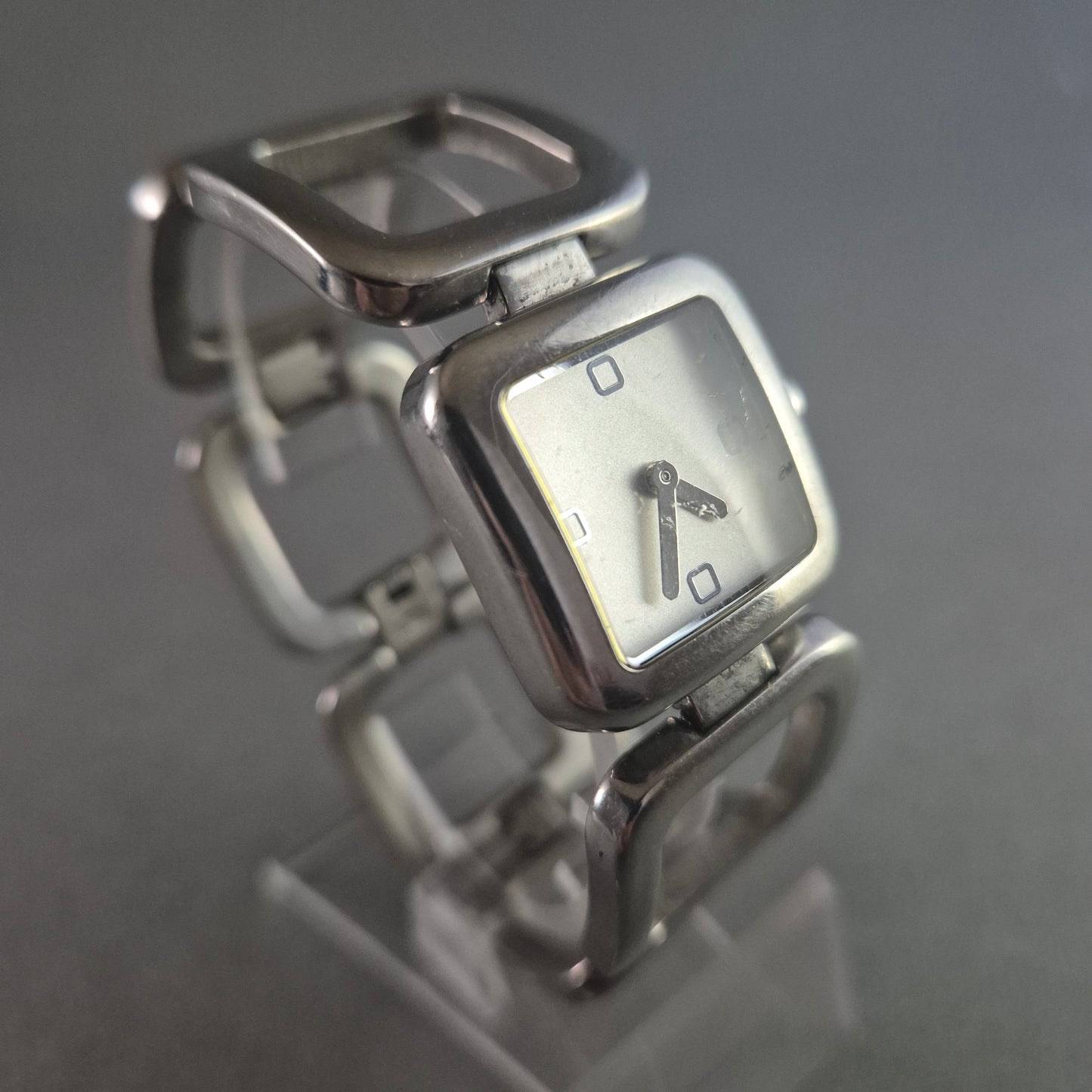 Stilvolle TCM Damenarmbanduhr aus Edelstahl mit Zifferblatt