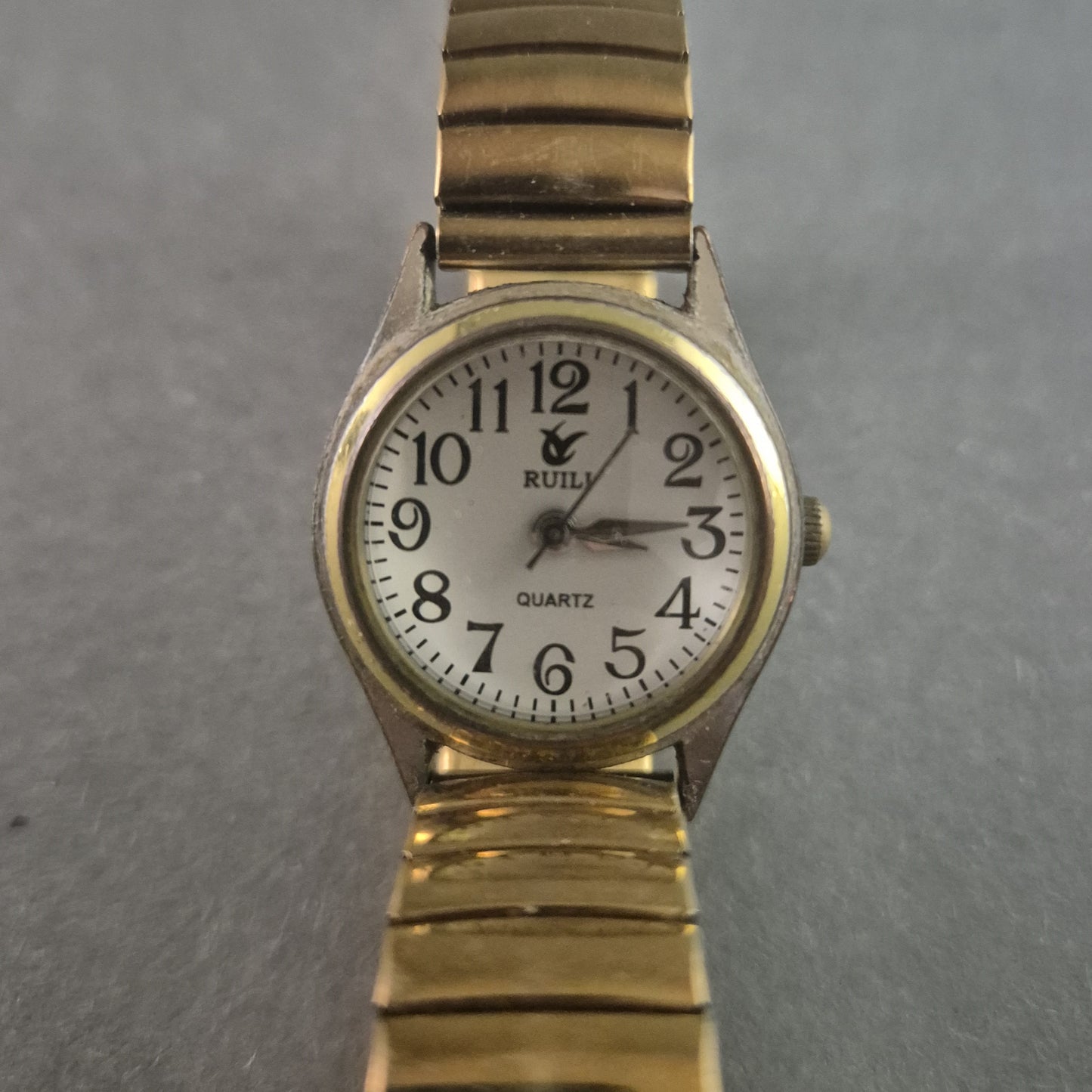 Klassische Ruili Damenarmbanduhr – Zeitloses Design mit Flexiblen Metallarmband