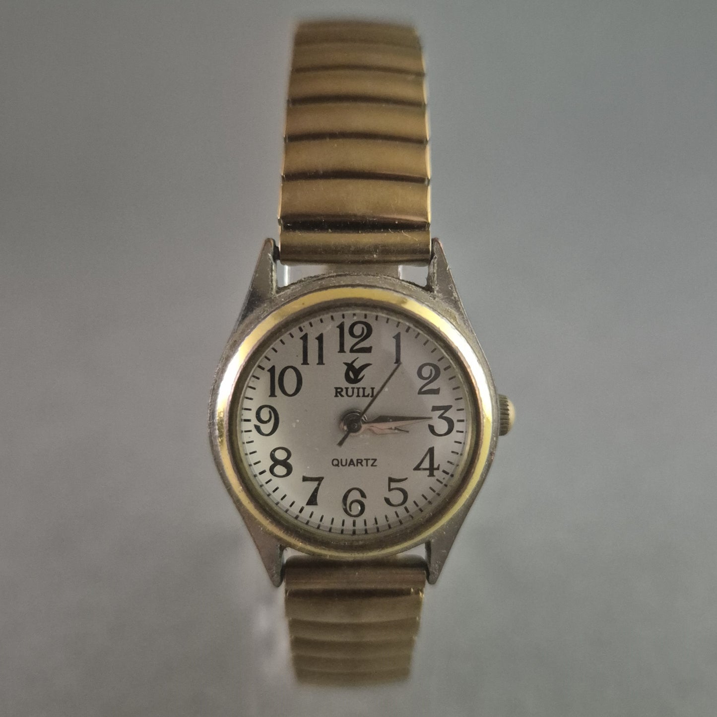 Klassische Ruili Damenarmbanduhr – Zeitloses Design mit Flexiblen Metallarmband