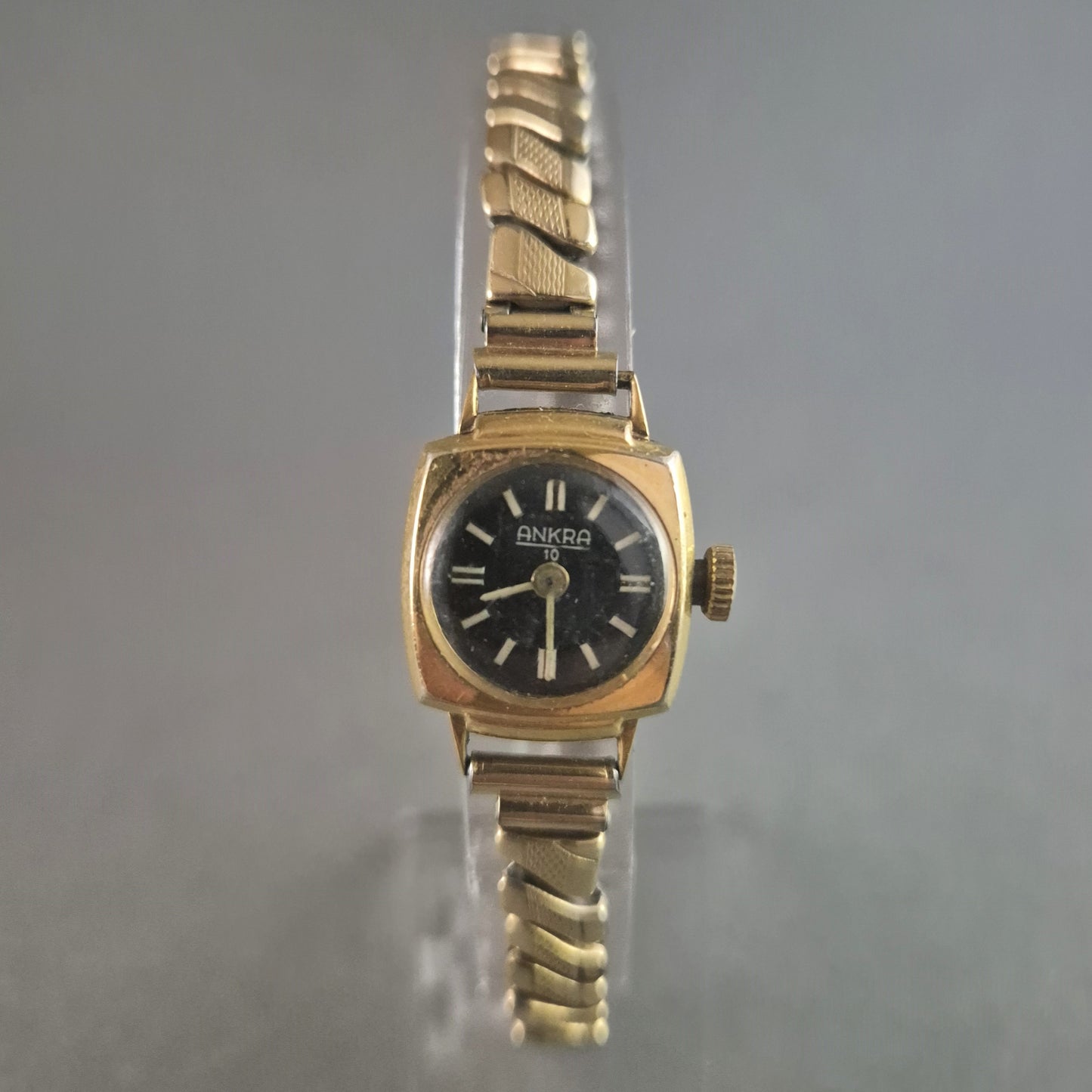 Vintage Ankra Damenarmbanduhr – Klassisches Design mit Goldakzenten