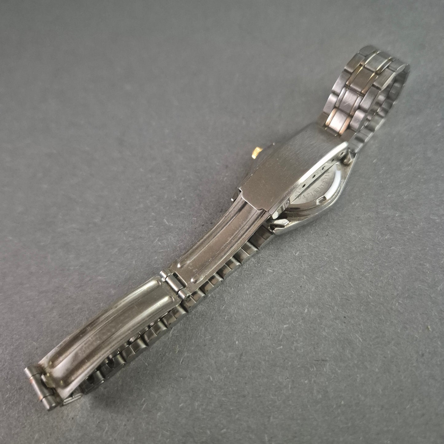 Elegante ZentRa Damenarmbanduhr – Klassisches Design mit Datumsanzeige