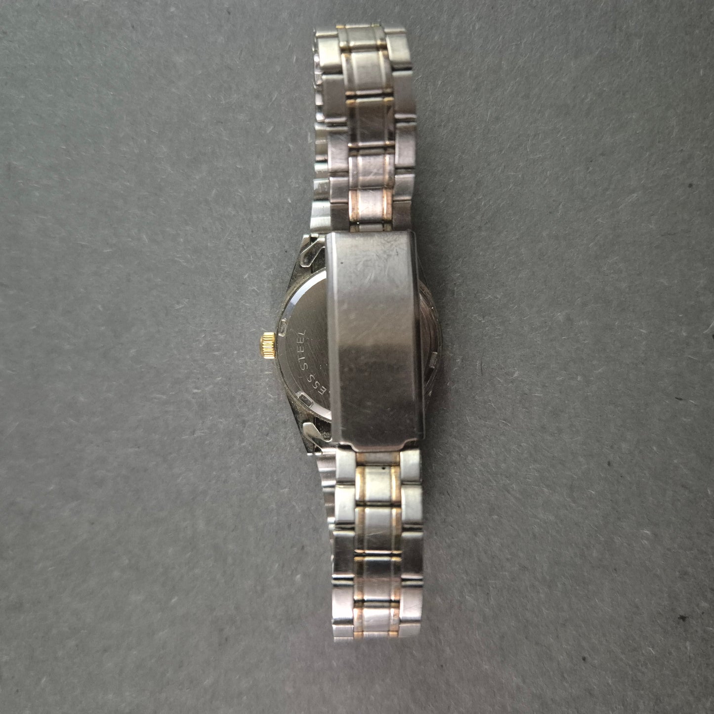 Elegante ZentRa Damenarmbanduhr – Klassisches Design mit Datumsanzeige