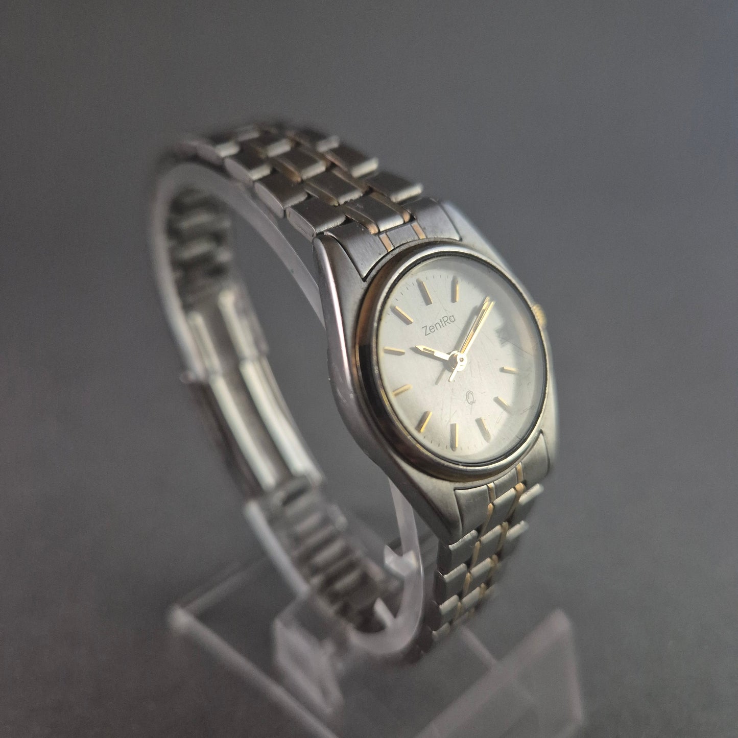 Elegante ZentRa Damenarmbanduhr – Klassisches Design mit Datumsanzeige