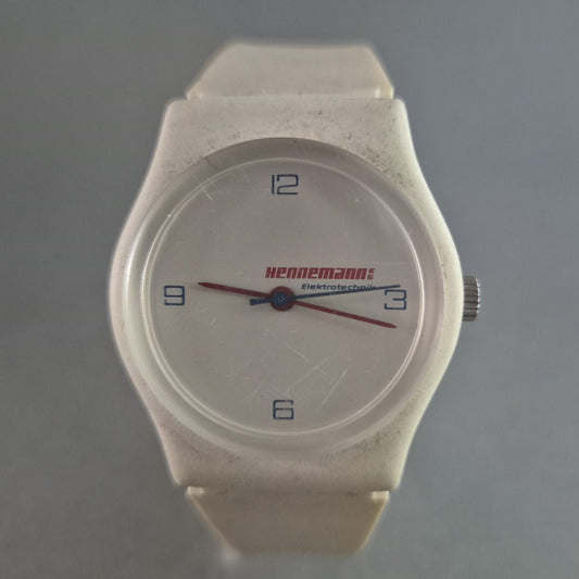 Retro Hennemann Armbanduhr – Minimalistisches Design in Weiß
