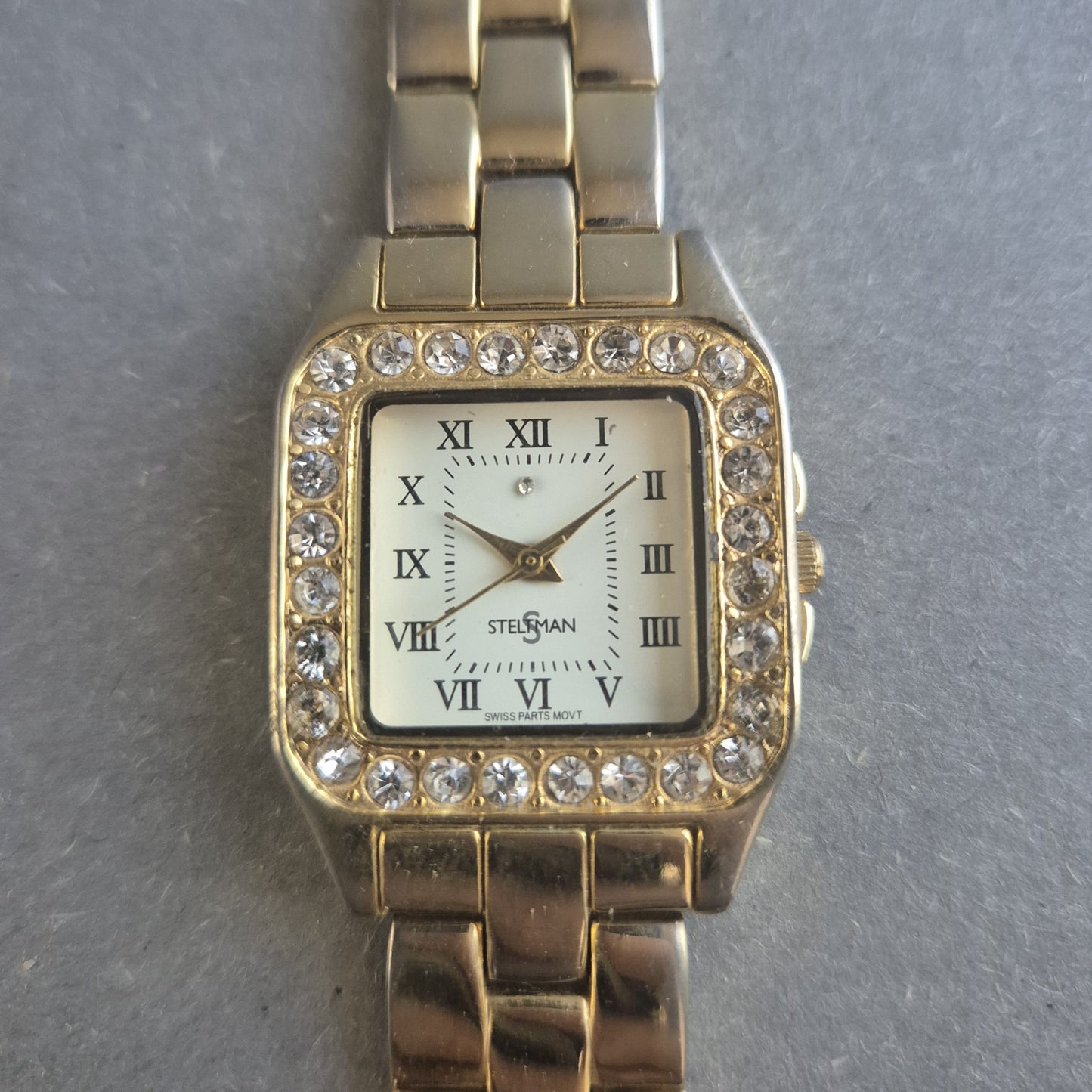 Elegante Stelsman Damenarmbanduhr – Glamouröses Design mit Strasssteinen