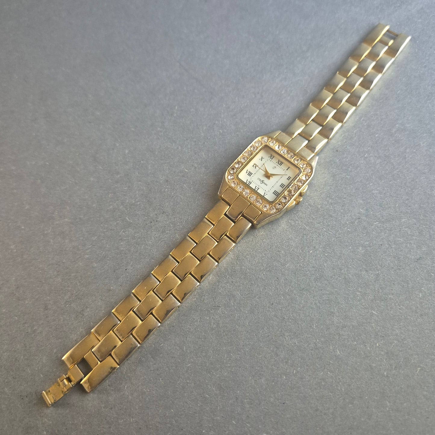 Elegante Stelsman Damenarmbanduhr – Glamouröses Design mit Strasssteinen