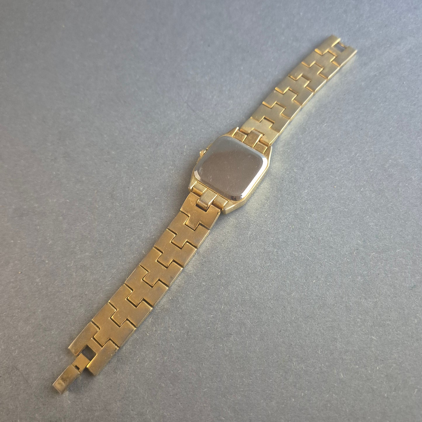 Elegante Stelsman Damenarmbanduhr – Glamouröses Design mit Strasssteinen