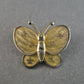 Vintage Schmetterlings-Brosche – Filigrane Goldoptik mit Blütenmuster