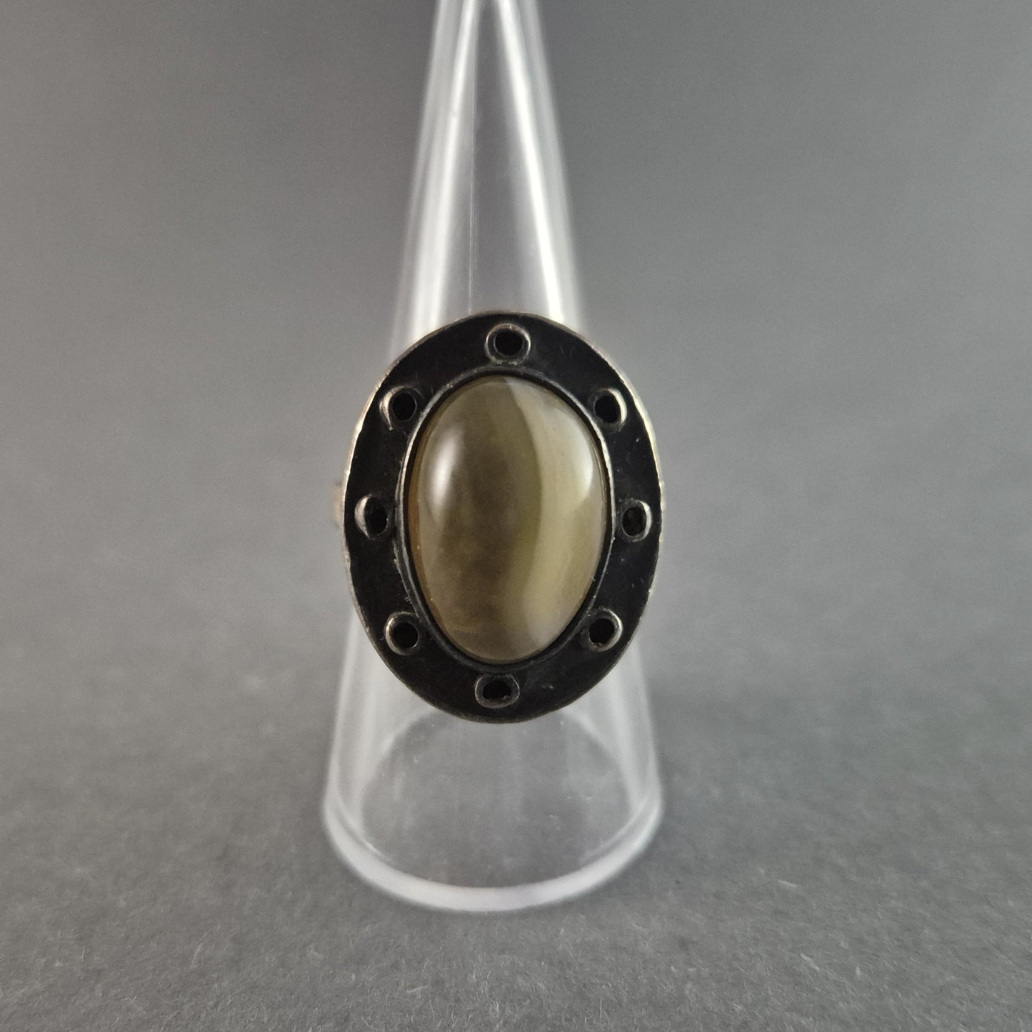 Massiver Vintage-Ring mit Steinbesatz – Antikes Design in Silber