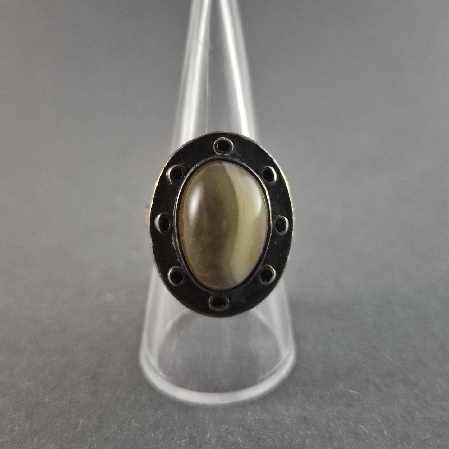 Massiver Vintage-Ring mit Steinbesatz – Antikes Design in Silber