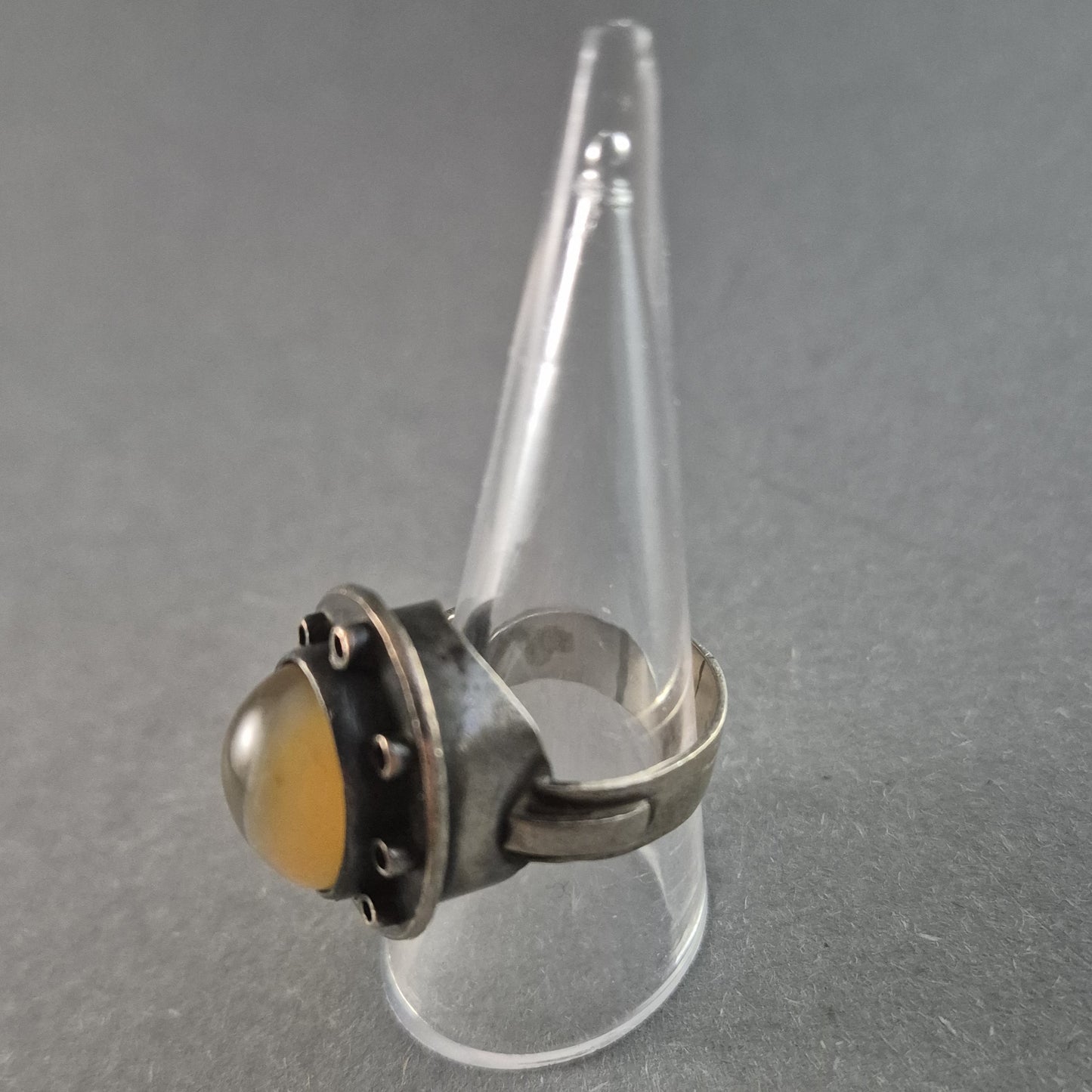 Massiver Vintage-Ring mit Steinbesatz – Antikes Design in Silber