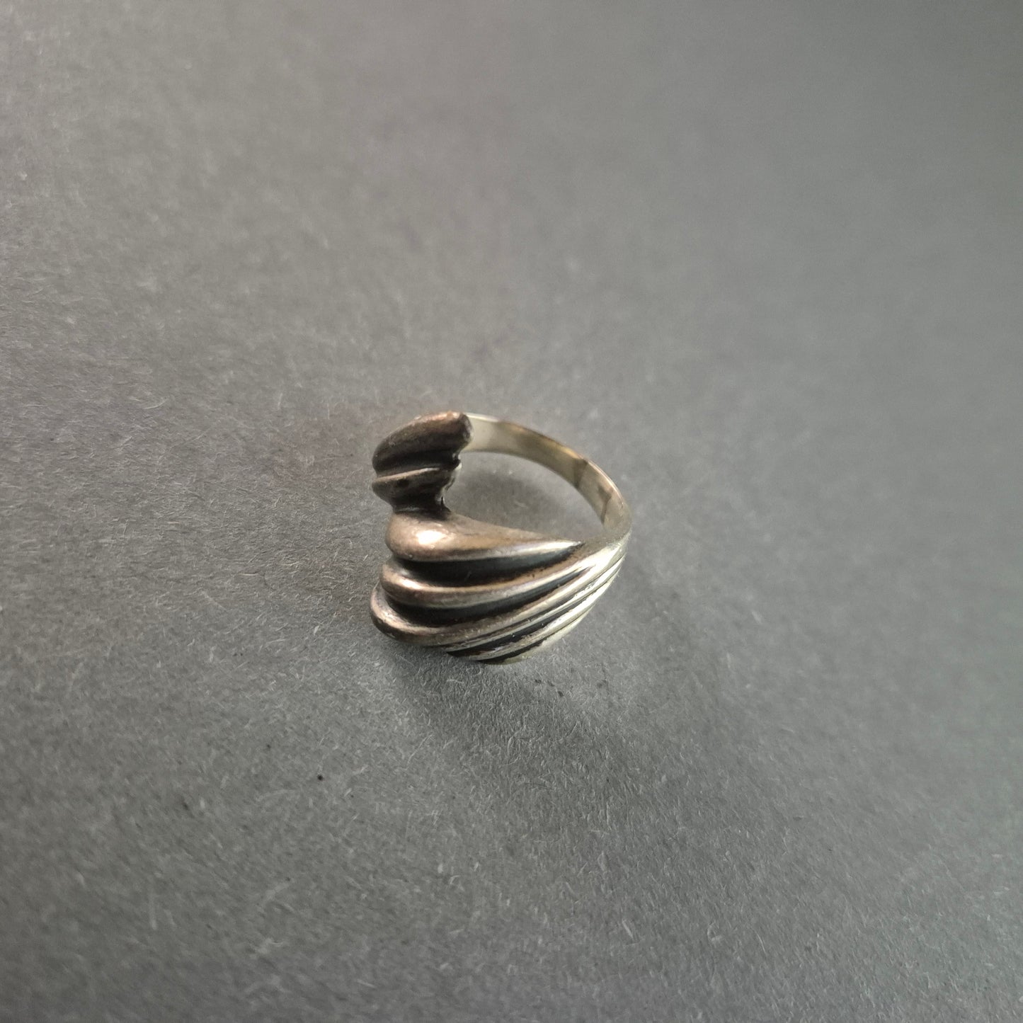 Eleganter Vintage-Silberring – Abstraktes Wellen-Design
