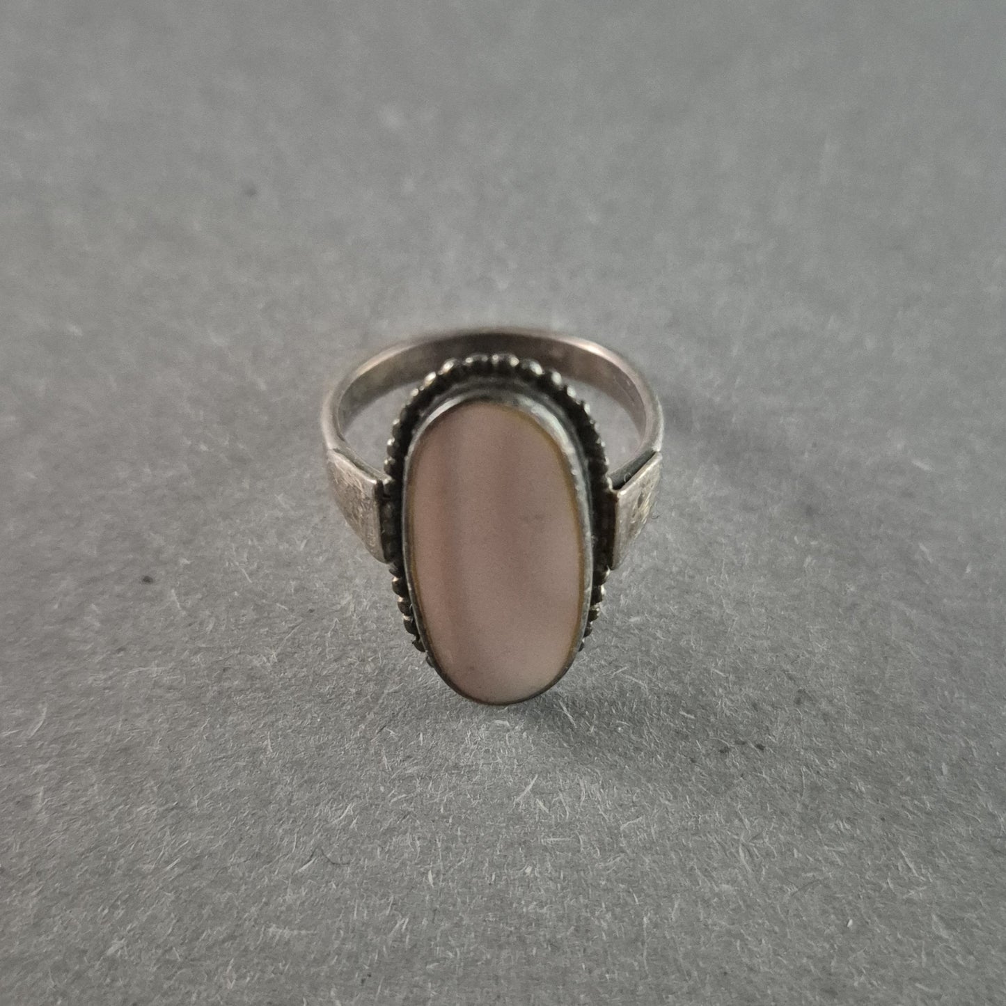 Eleganter Vintage-Silberring mit Rosenquarz – Klassische Handarbeit