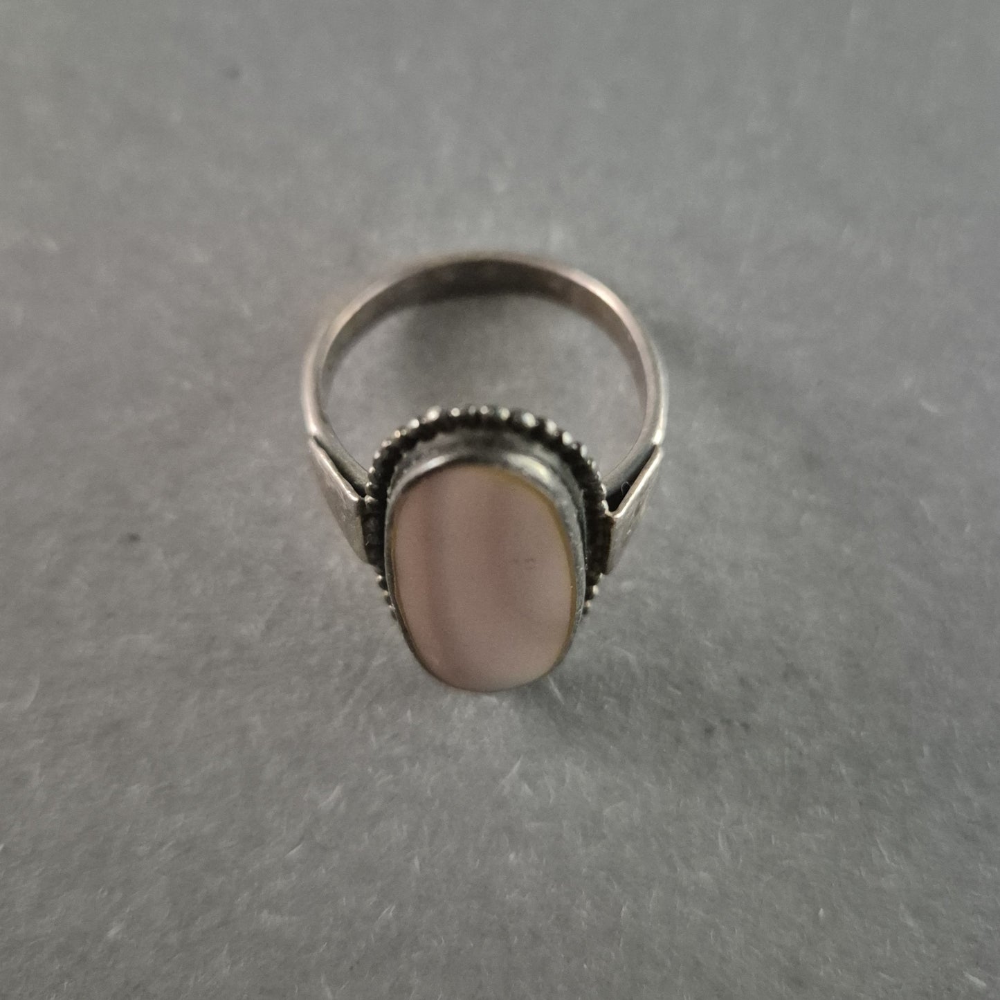 Eleganter Vintage-Silberring mit Rosenquarz – Klassische Handarbeit