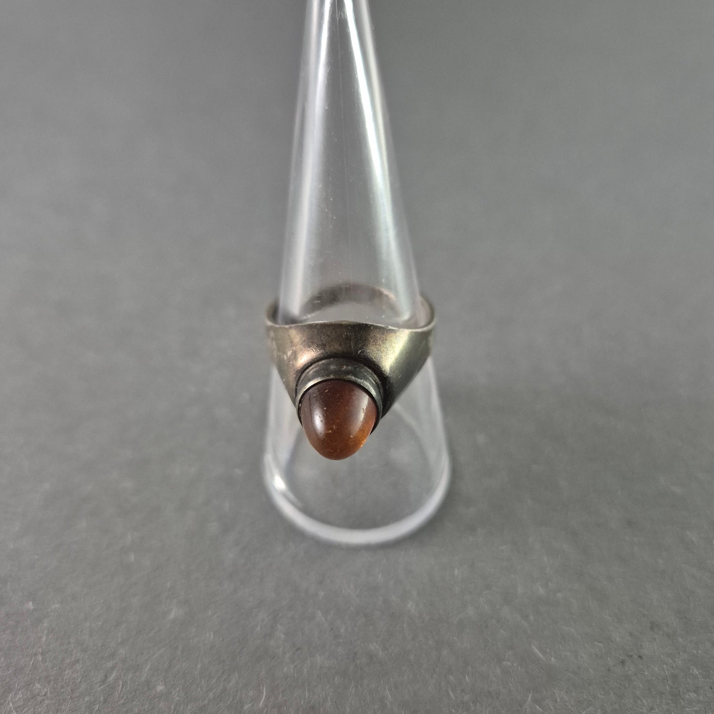 Vintage-Silberring mit konischem Bernstein – Exklusives Design