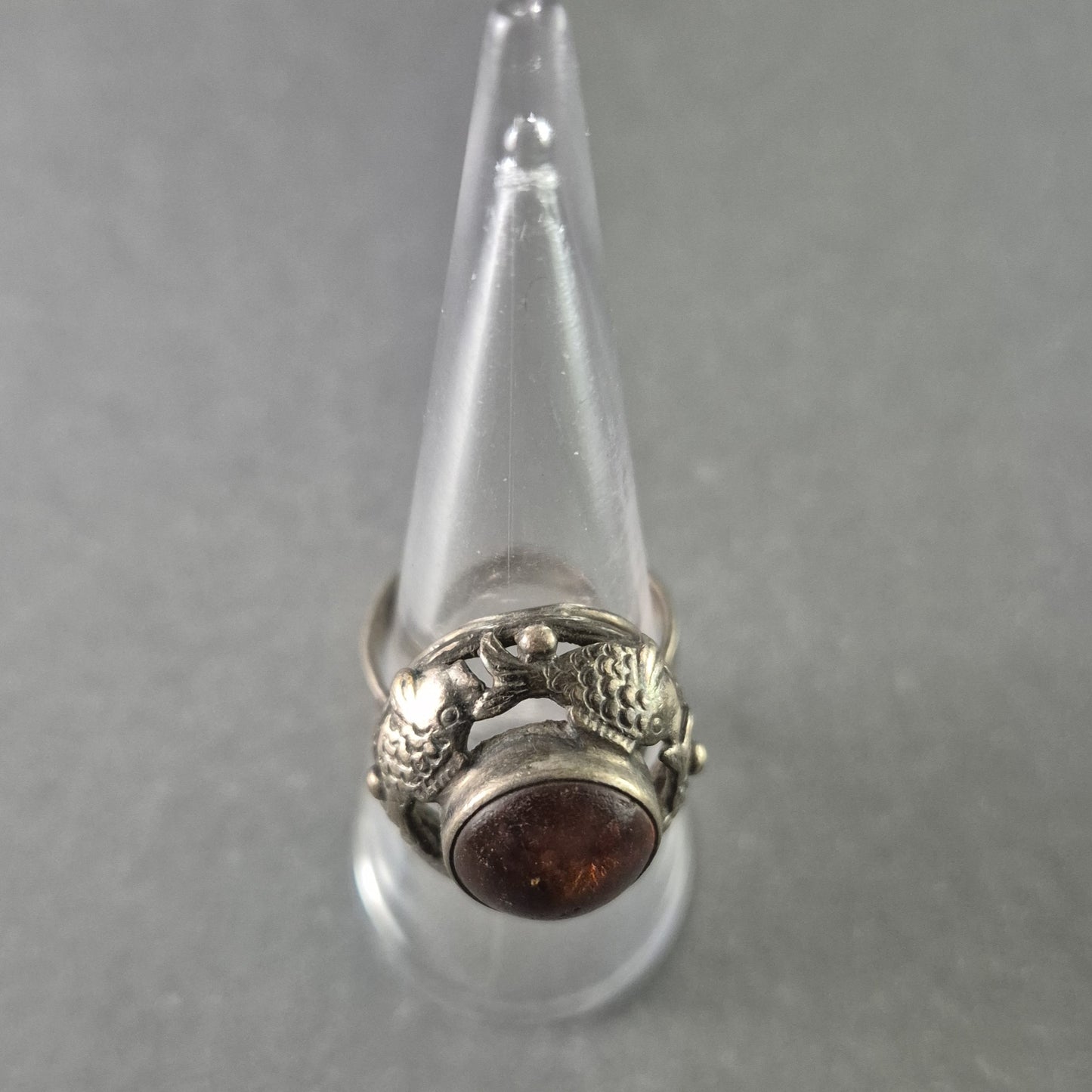 Antiker Silberring mit Bernstein – Exquisites Drachenmotiv